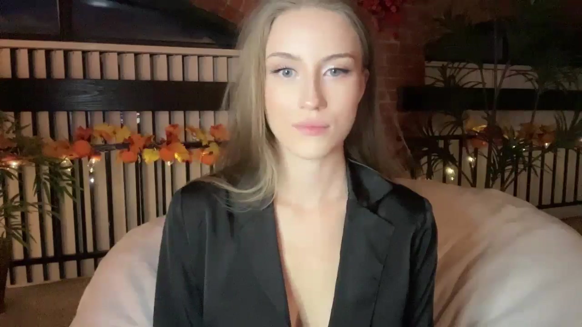 Gallery image thumbnail from Luna_Moore1's myfreecams stream on, 11/17/2024, 22:02 image 20 of 20