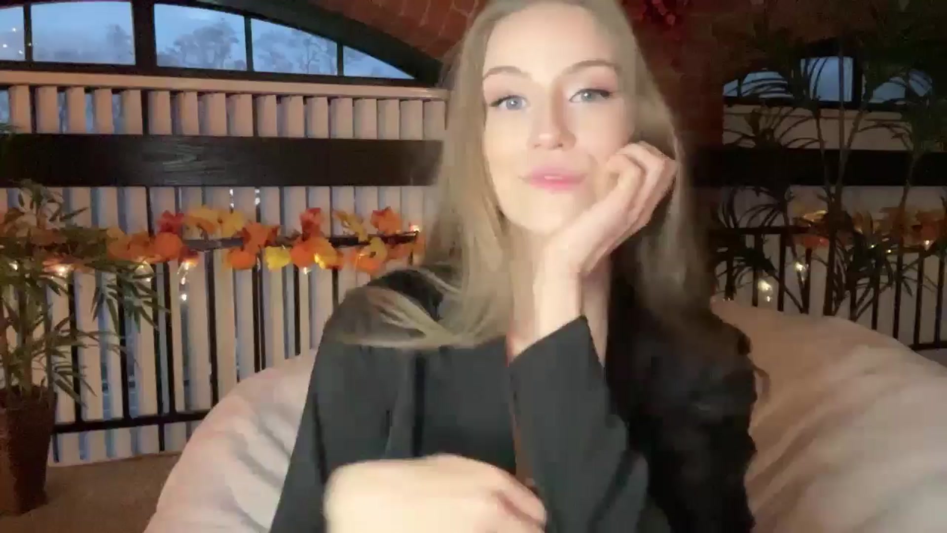 Gallery image thumbnail from Luna_Moore1's myfreecams stream on, 11/17/2024, 22:02 image 5 of 20