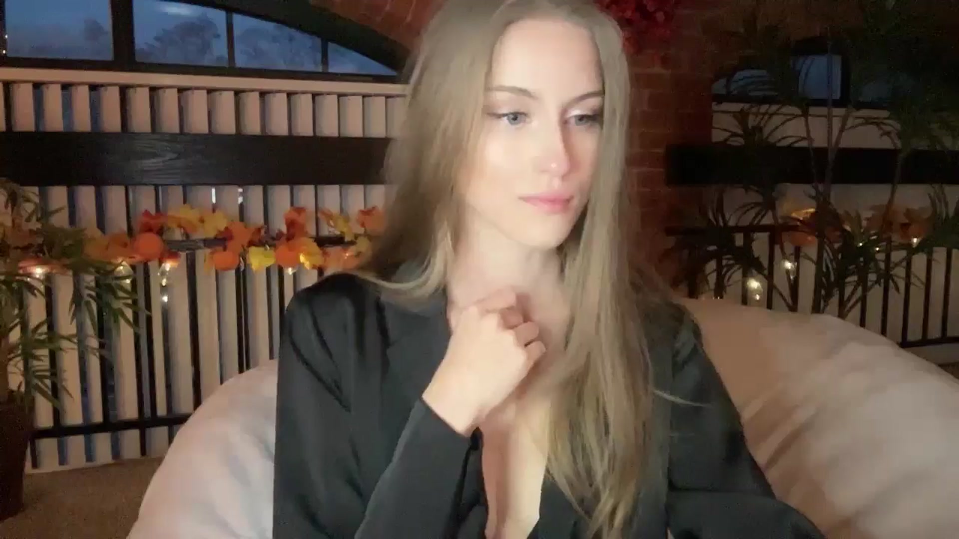 Gallery image thumbnail from Luna_Moore1's myfreecams stream on, 11/17/2024, 22:02 image 10 of 20