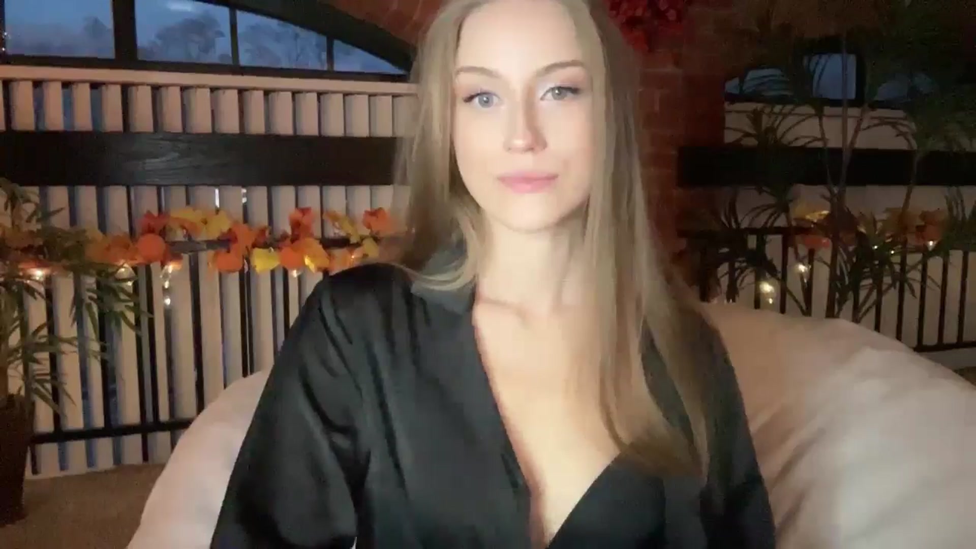 Gallery image thumbnail from Luna_Moore1's myfreecams stream on, 11/17/2024, 22:02 image 9 of 20