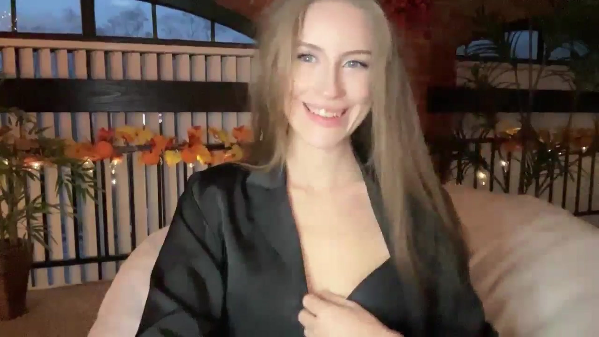 Gallery image thumbnail from Luna_Moore1's myfreecams stream on, 11/17/2024, 22:02 image 7 of 20