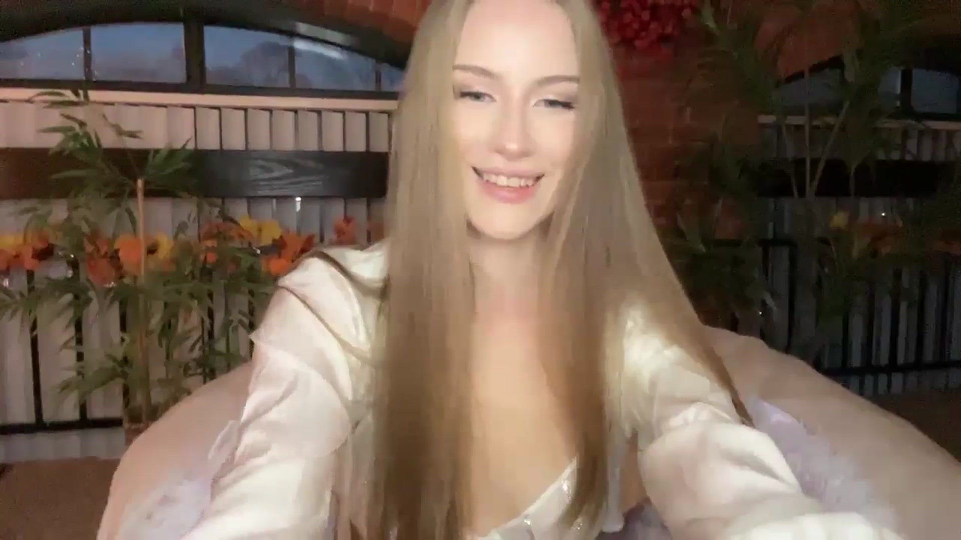 Gallery image thumbnail from Luna_Moore1's myfreecams stream on, 11/18/2024, 22:03 image 19 of 20