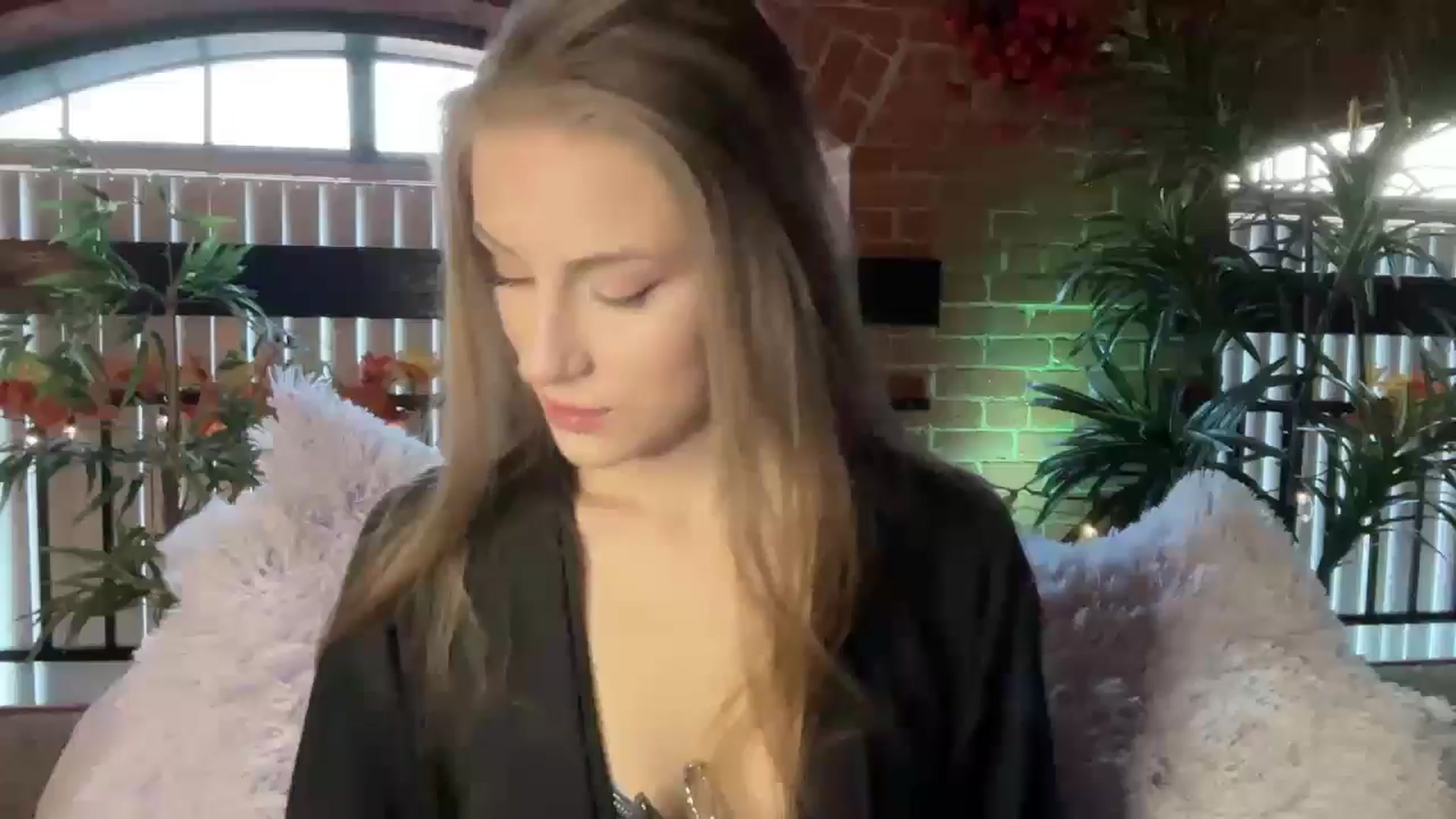 Gallery image thumbnail from Luna_Moore1's myfreecams stream on, 11/20/2024, 21:01 image 1 of 20