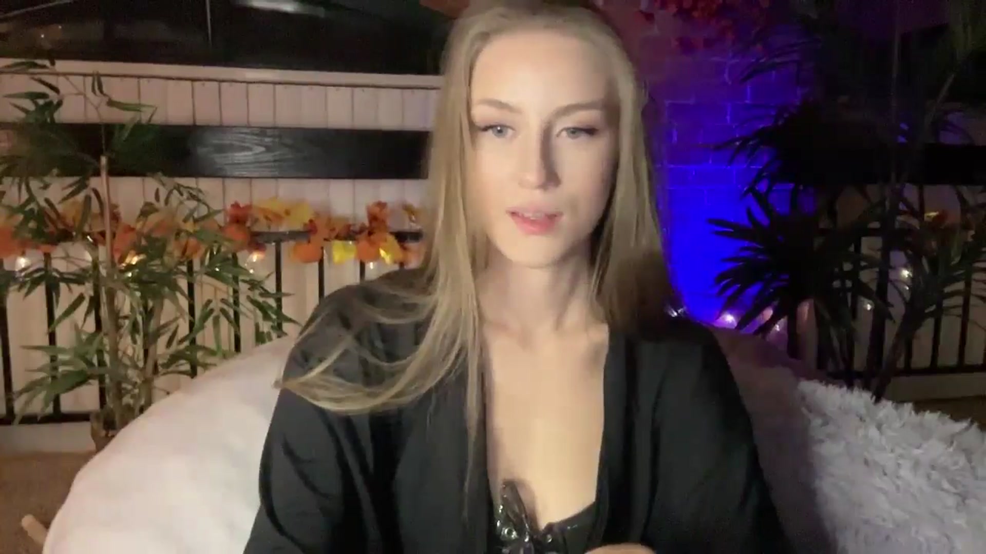 Gallery image thumbnail from Luna_Moore1's myfreecams stream on, 11/20/2024, 22:55 image 16 of 20