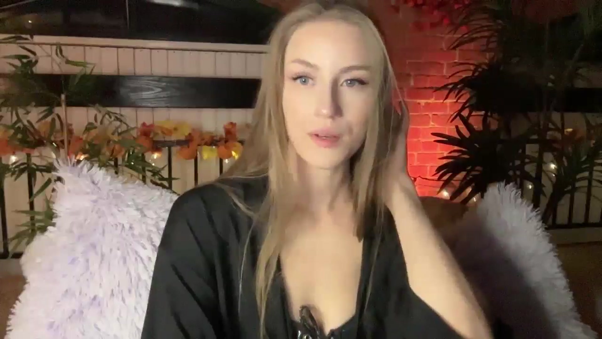 Gallery image thumbnail from Luna_Moore1's myfreecams stream on, 11/20/2024, 22:55 image 7 of 20