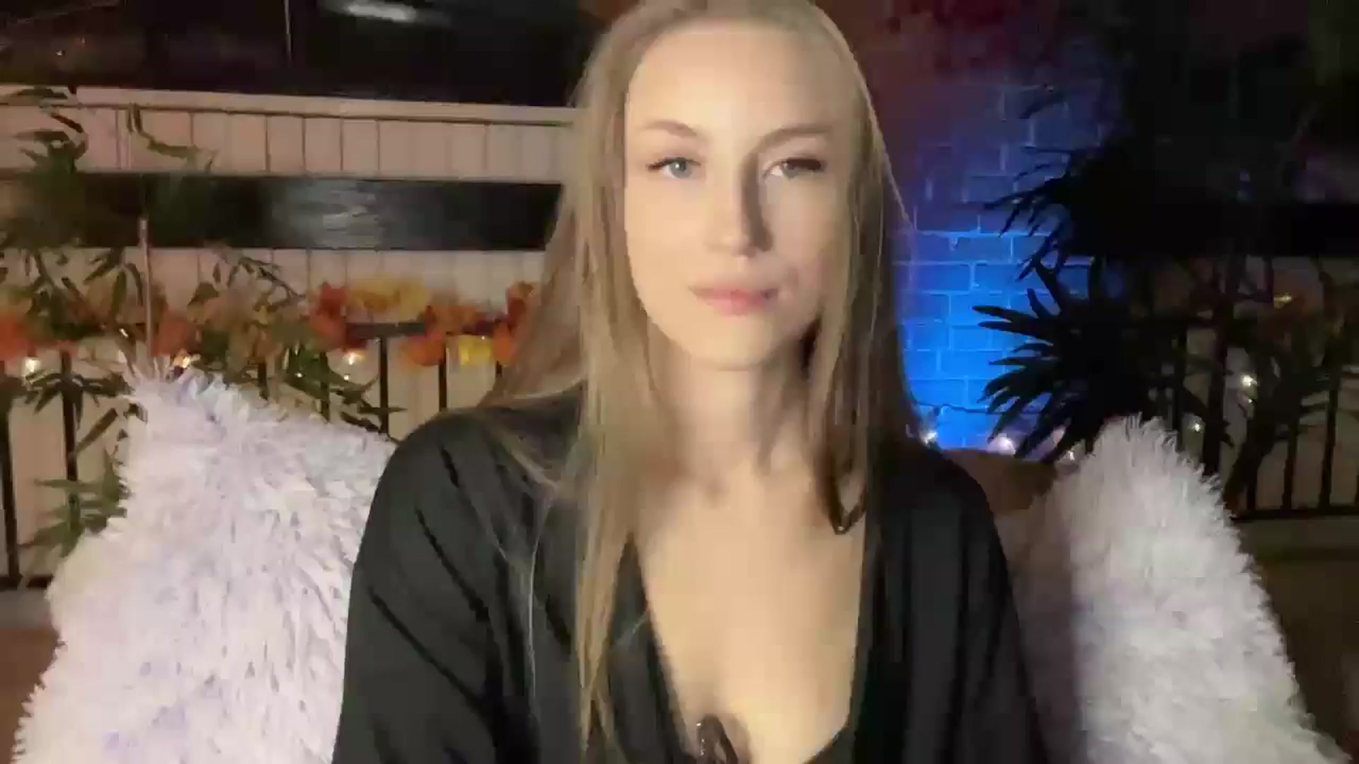 Gallery image thumbnail from Luna_Moore1's myfreecams stream on, 11/20/2024, 22:55 image 6 of 20