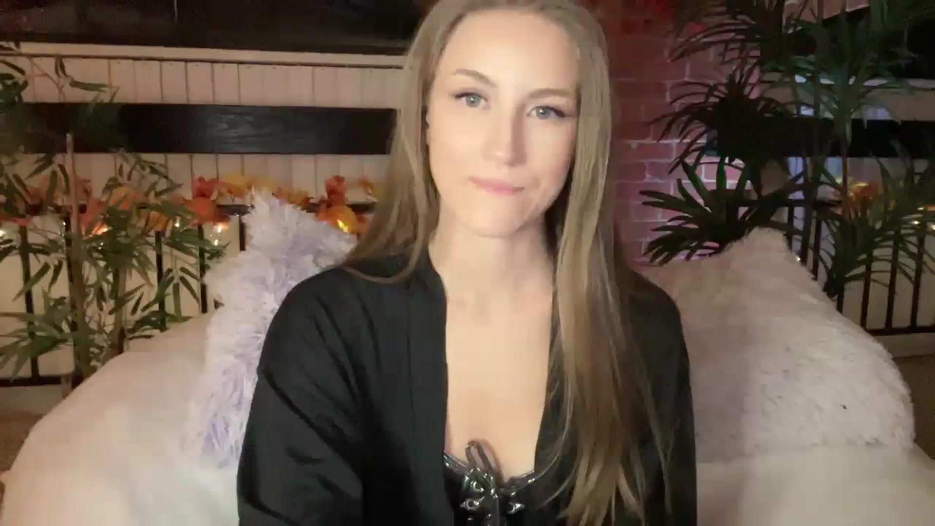 Gallery image thumbnail from Luna_Moore1's myfreecams stream on, 11/21/2024, 24:01 image 11 of 20