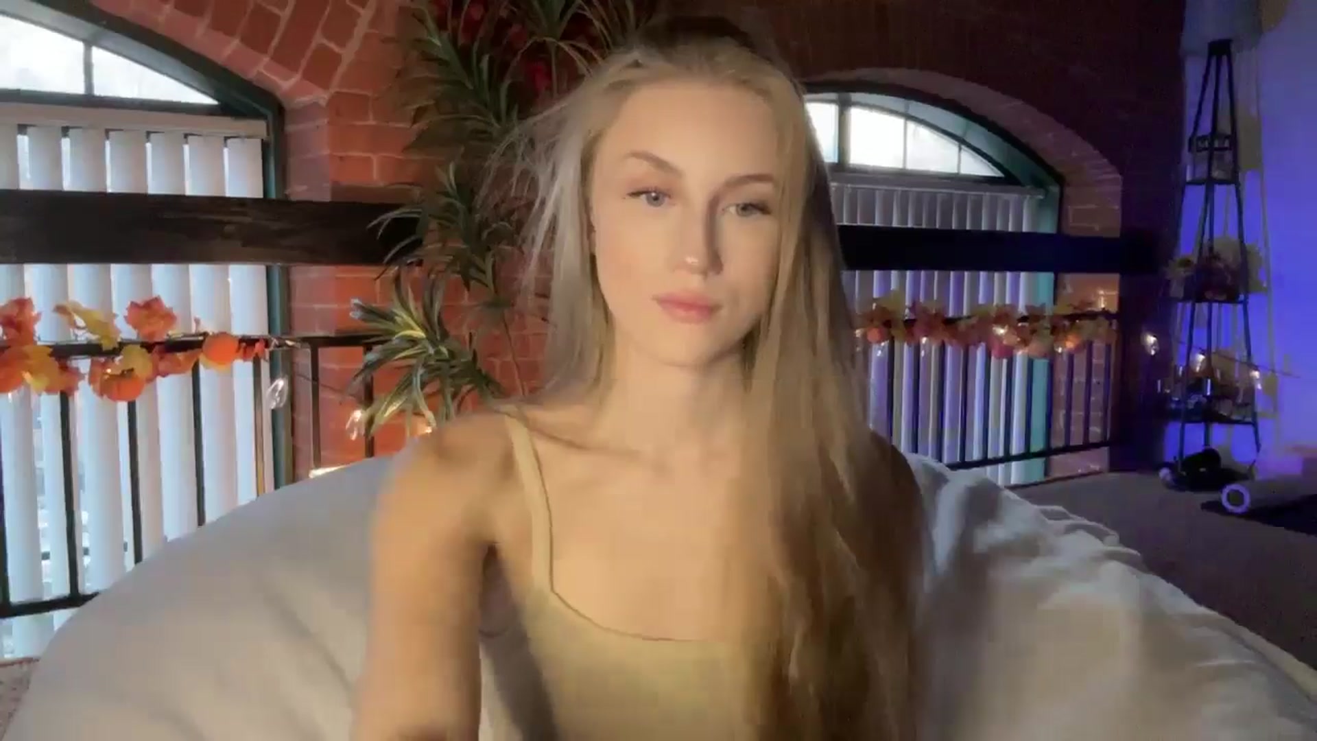 Gallery image thumbnail from Luna_Moore1's myfreecams stream on, 11/22/2024, 21:45 image 3 of 20