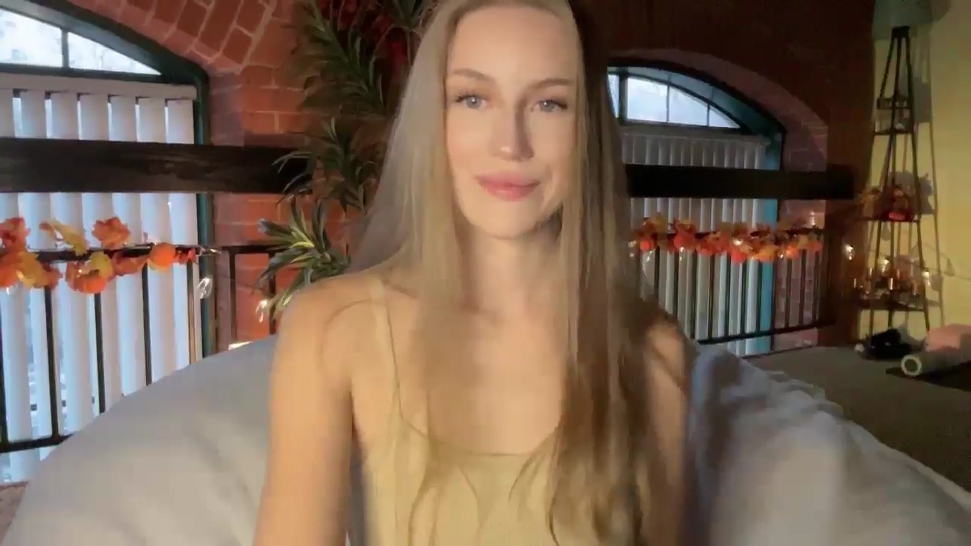 Gallery image thumbnail from Luna_Moore1's myfreecams stream on, 11/22/2024, 21:45 image 8 of 20