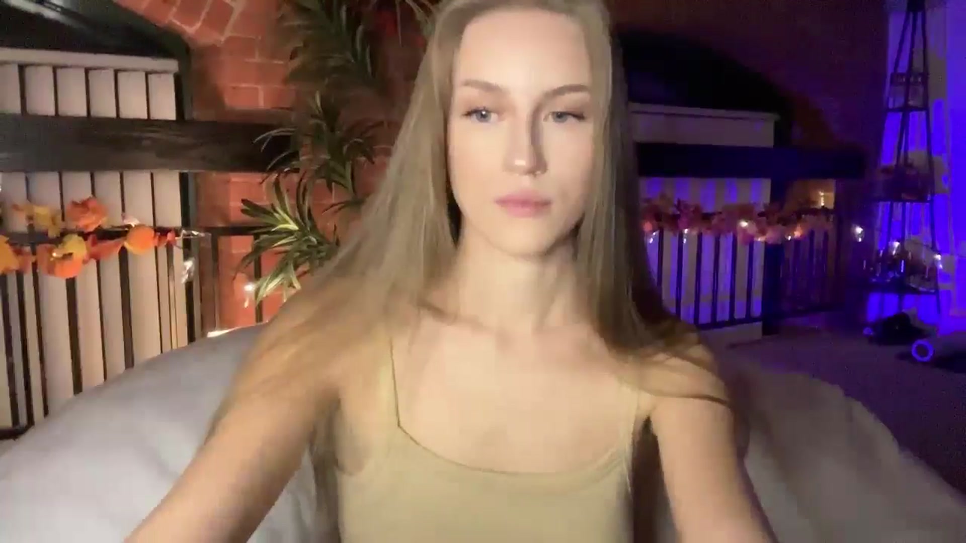 Gallery image thumbnail from Luna_Moore1's myfreecams stream on, 11/22/2024, 23:25 image 11 of 20