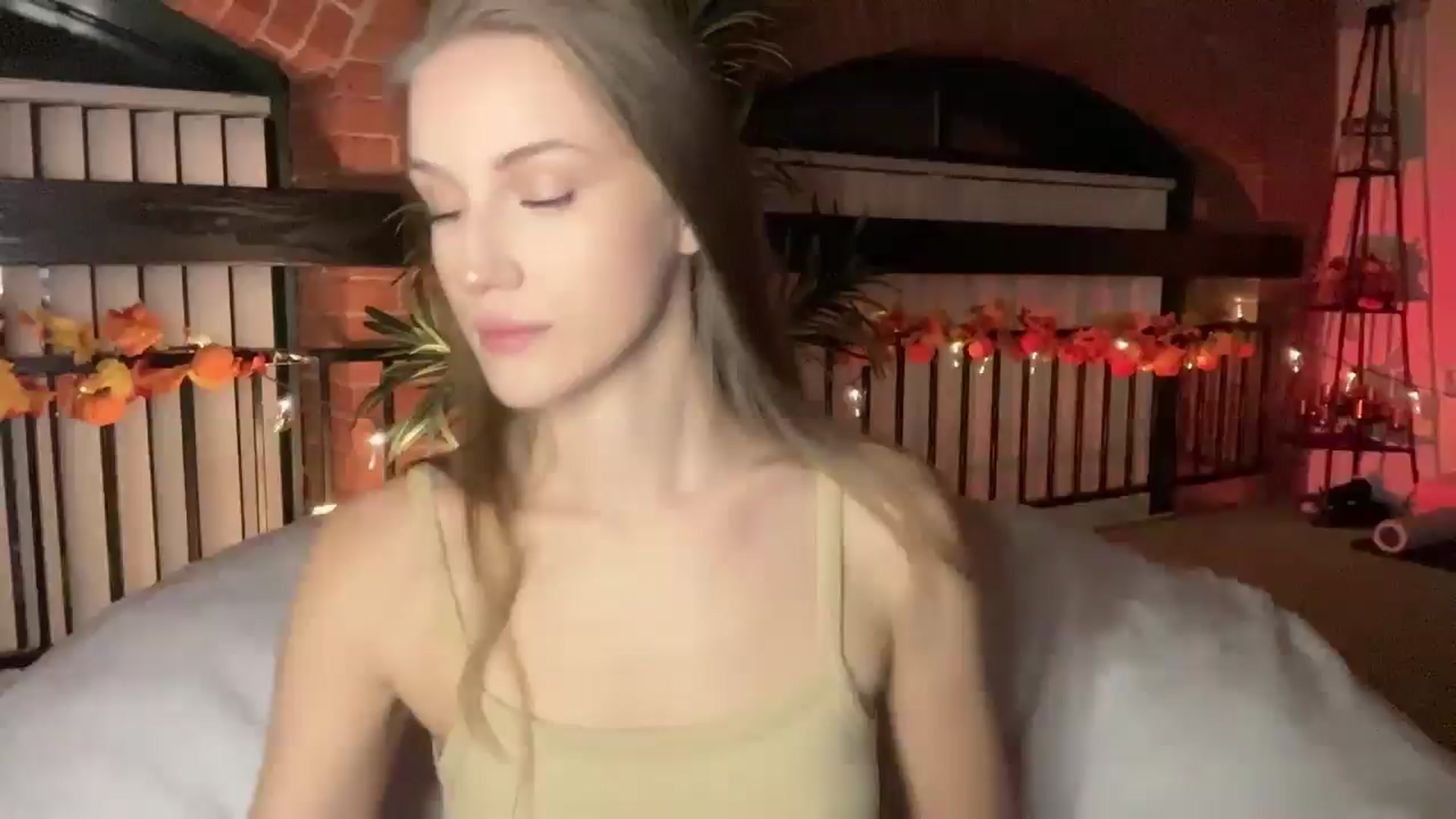 Gallery image thumbnail from Luna_Moore1's myfreecams stream on, 11/22/2024, 23:25 image 10 of 20