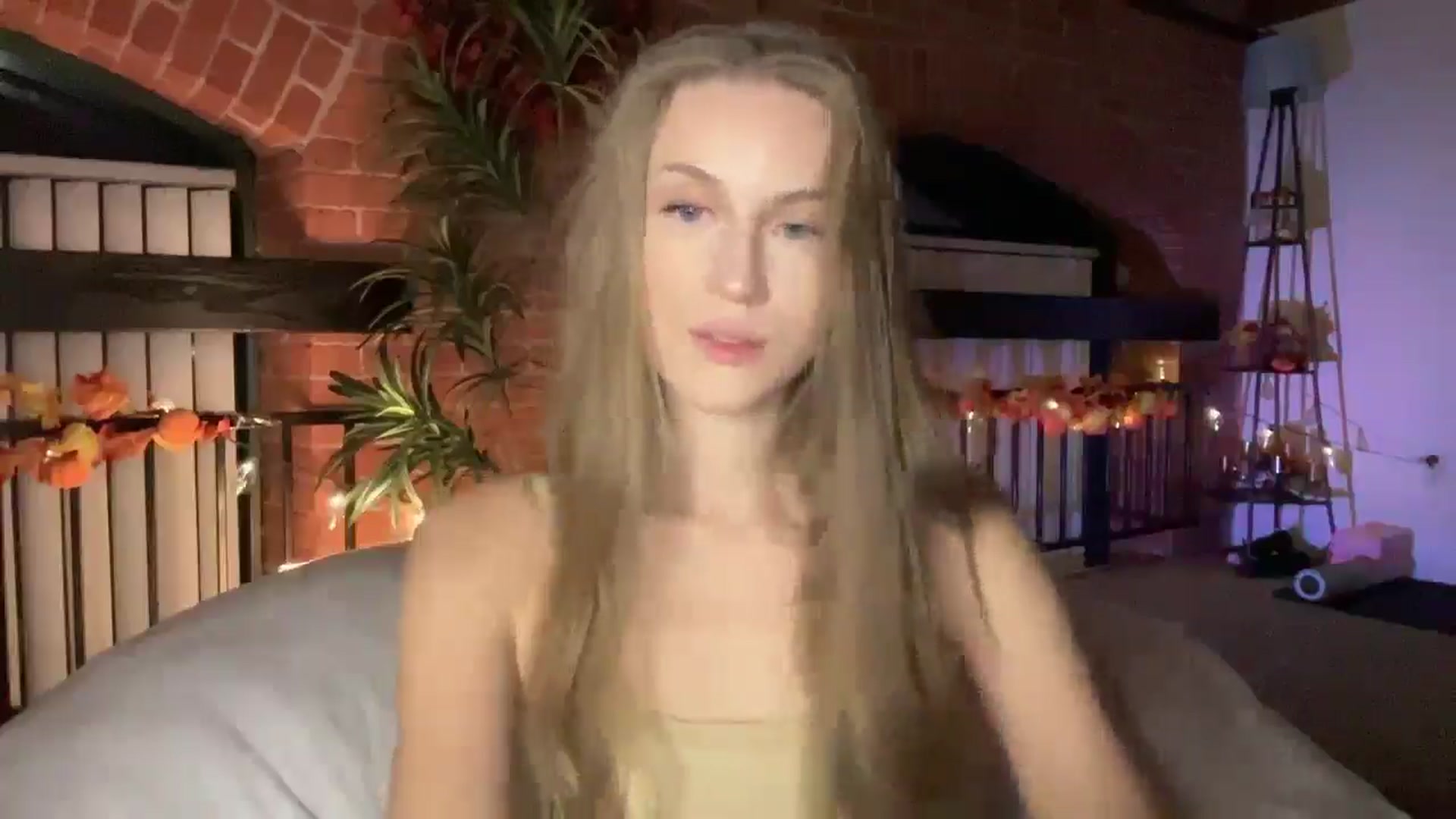 Gallery image thumbnail from Luna_Moore1's myfreecams stream on, 11/22/2024, 23:25 image 2 of 20