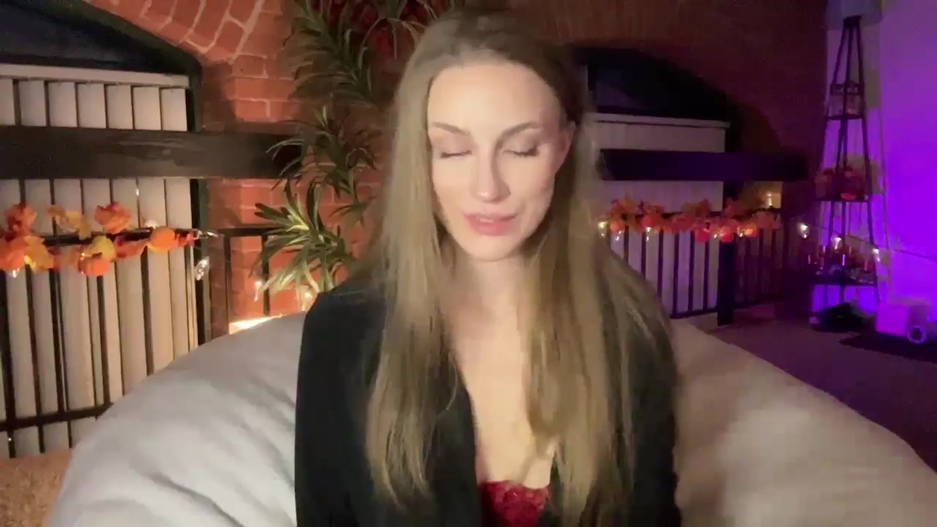 Gallery image thumbnail from Luna_Moore1's myfreecams stream on, 11/23/2024, 22:32 image 11 of 20