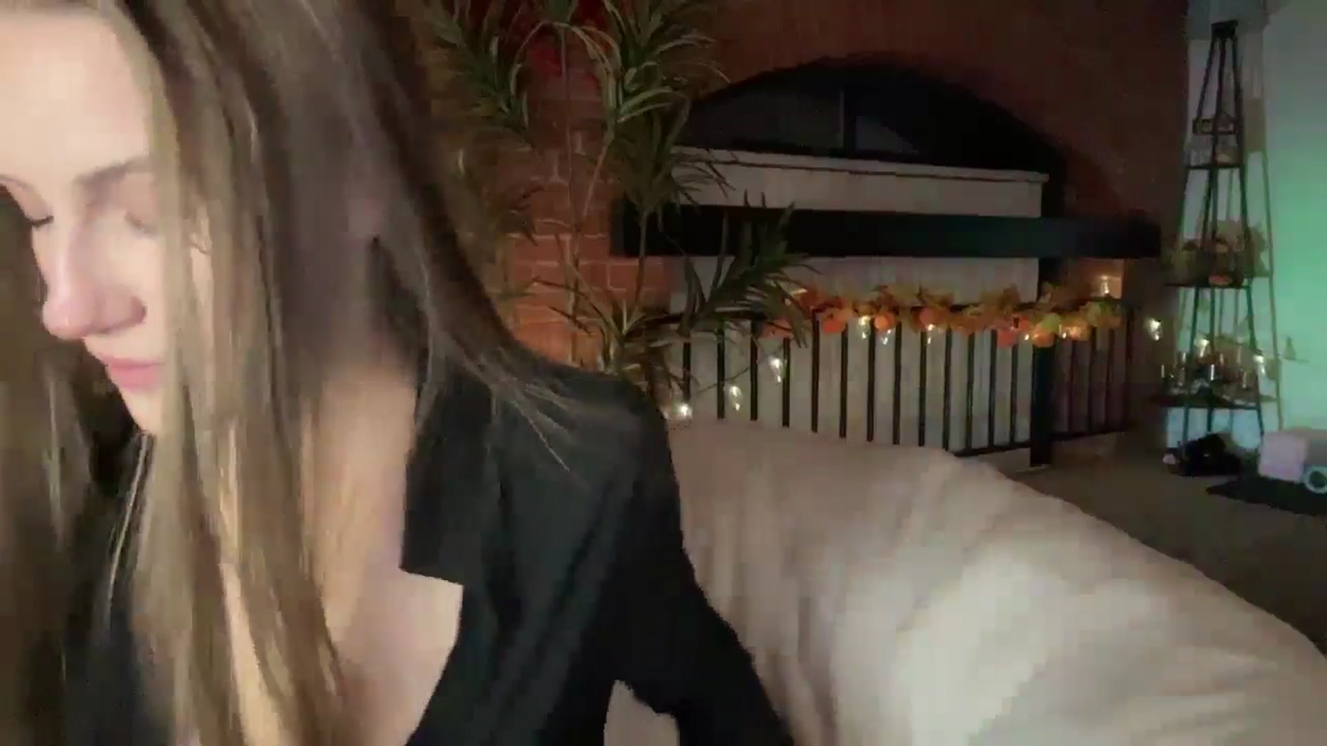 Gallery image thumbnail from Luna_Moore1's myfreecams stream on, 11/23/2024, 22:32 image 14 of 20