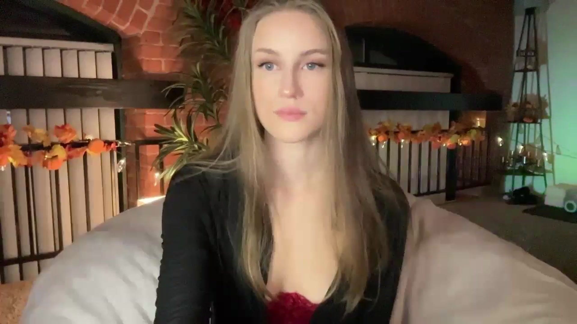 Gallery image thumbnail from Luna_Moore1's myfreecams stream on, 11/23/2024, 22:32 image 19 of 20