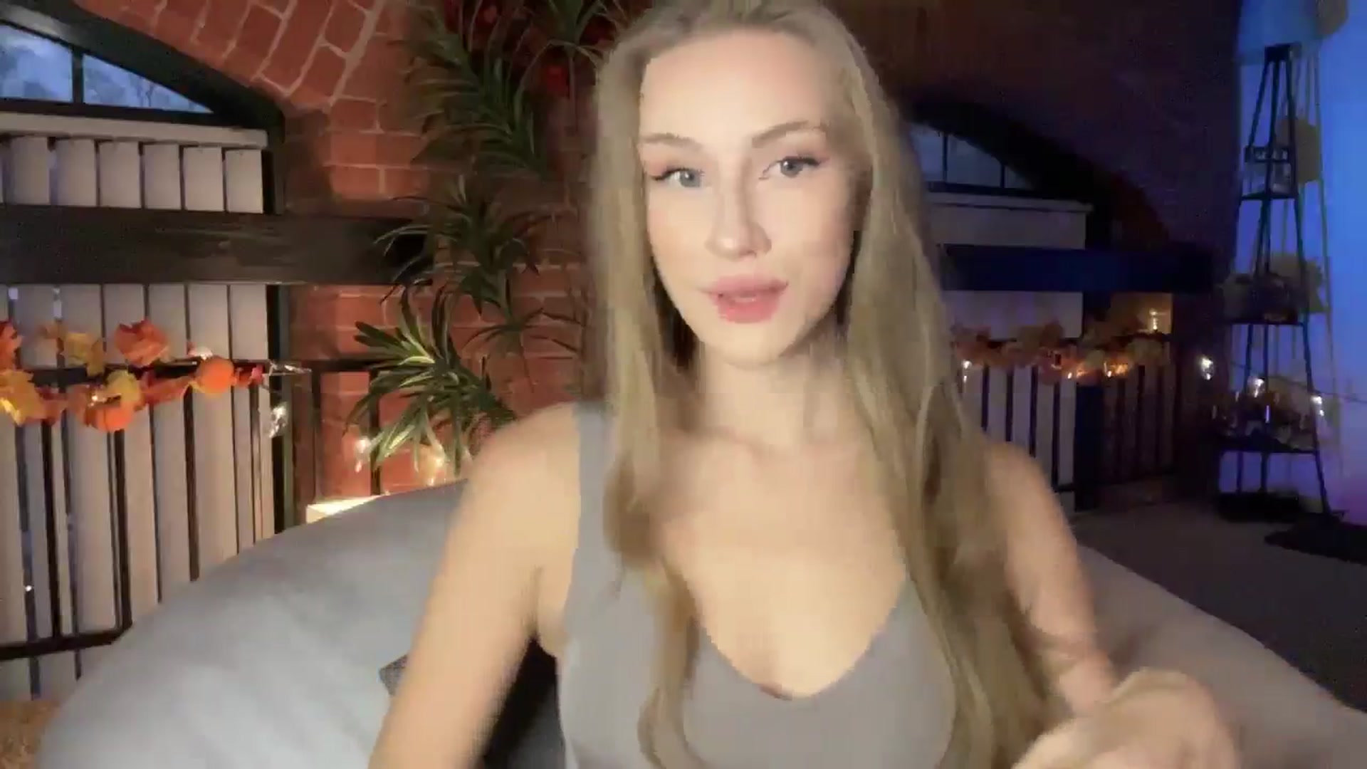 Gallery image thumbnail from Luna_Moore1's myfreecams stream on, 11/24/2024, 21:54 image 14 of 20