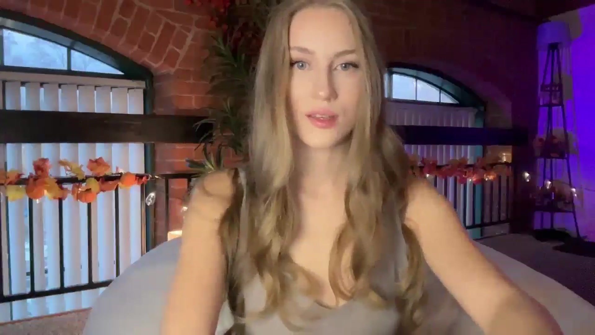 Gallery image thumbnail from Luna_Moore1's myfreecams stream on, 11/24/2024, 21:54 image 2 of 20