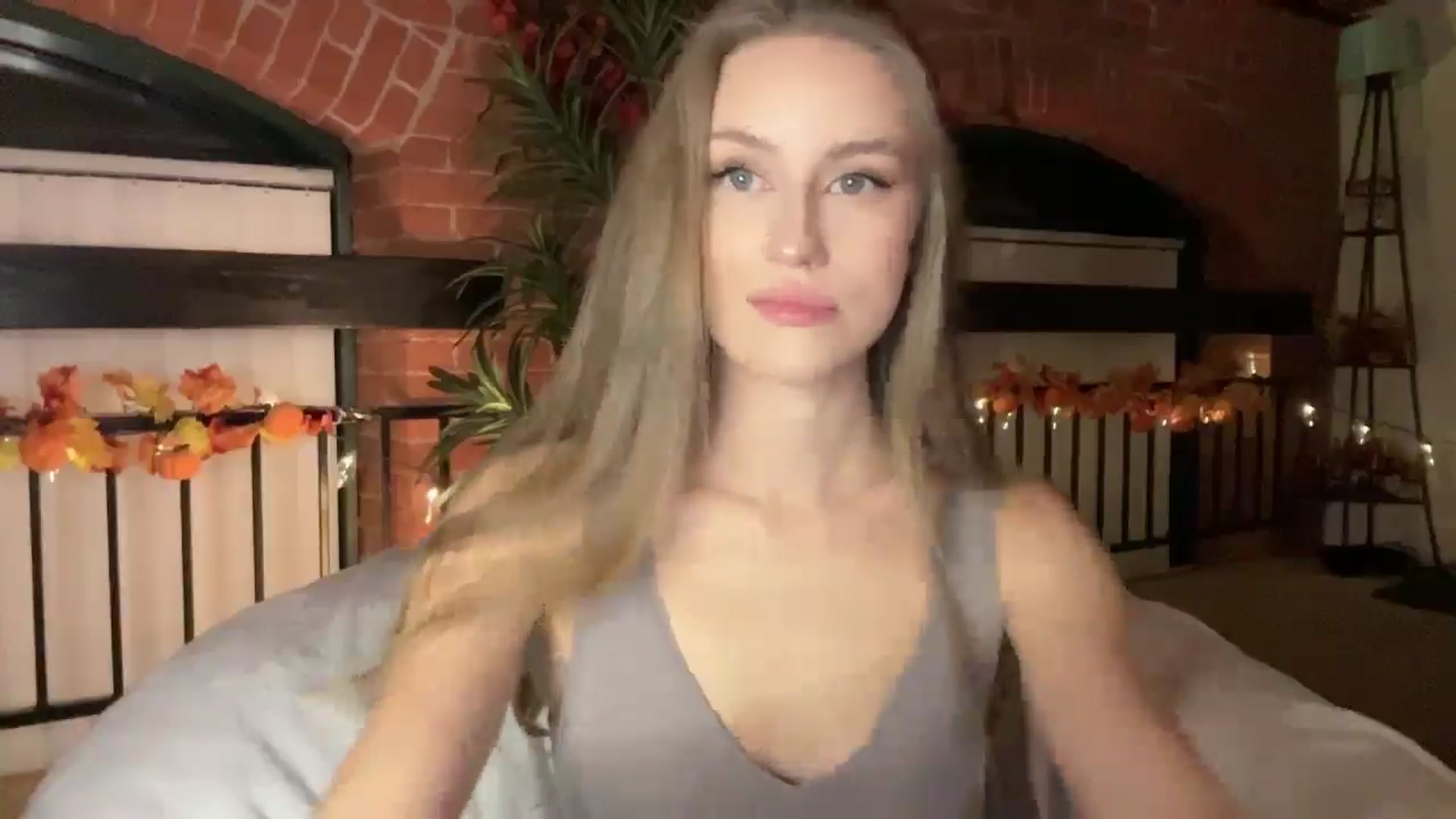 Gallery image thumbnail from Luna_Moore1's myfreecams stream on, 11/24/2024, 22:27 image 9 of 20