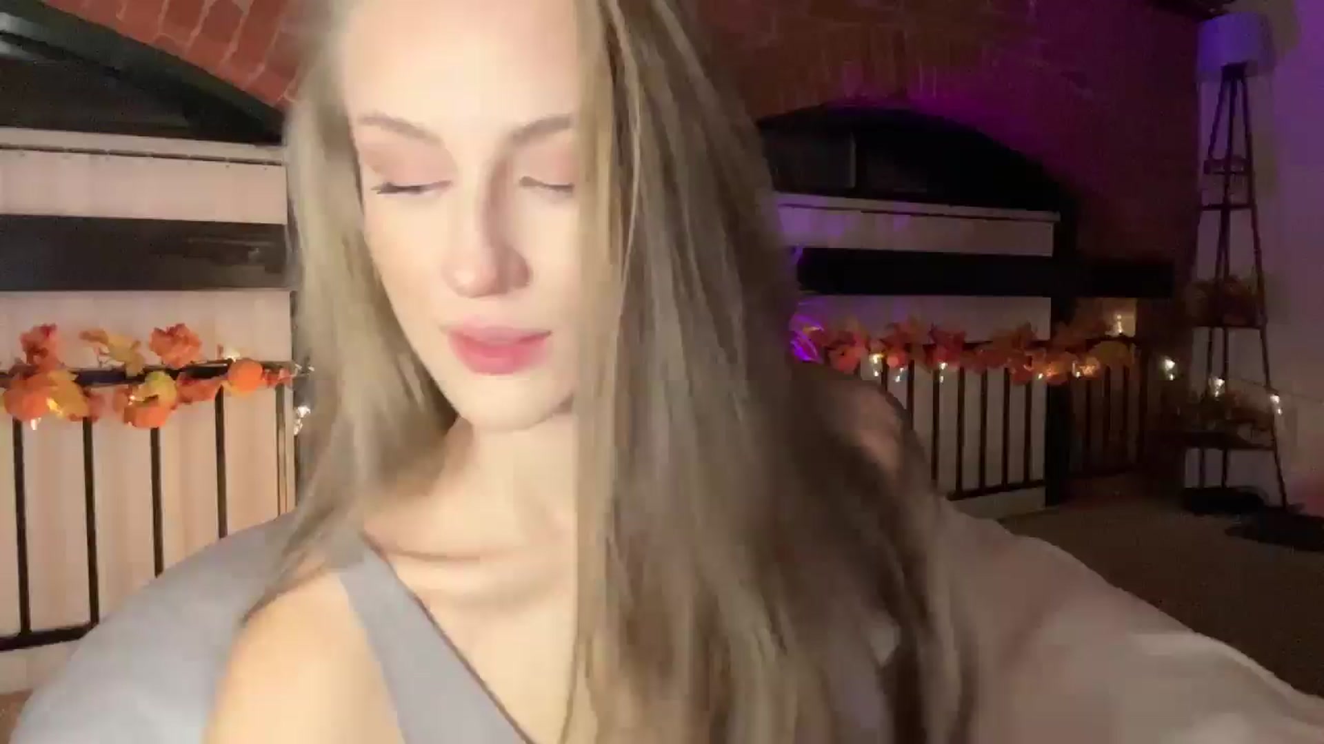 Gallery image thumbnail from Luna_Moore1's myfreecams stream on, 11/24/2024, 22:27 image 20 of 20