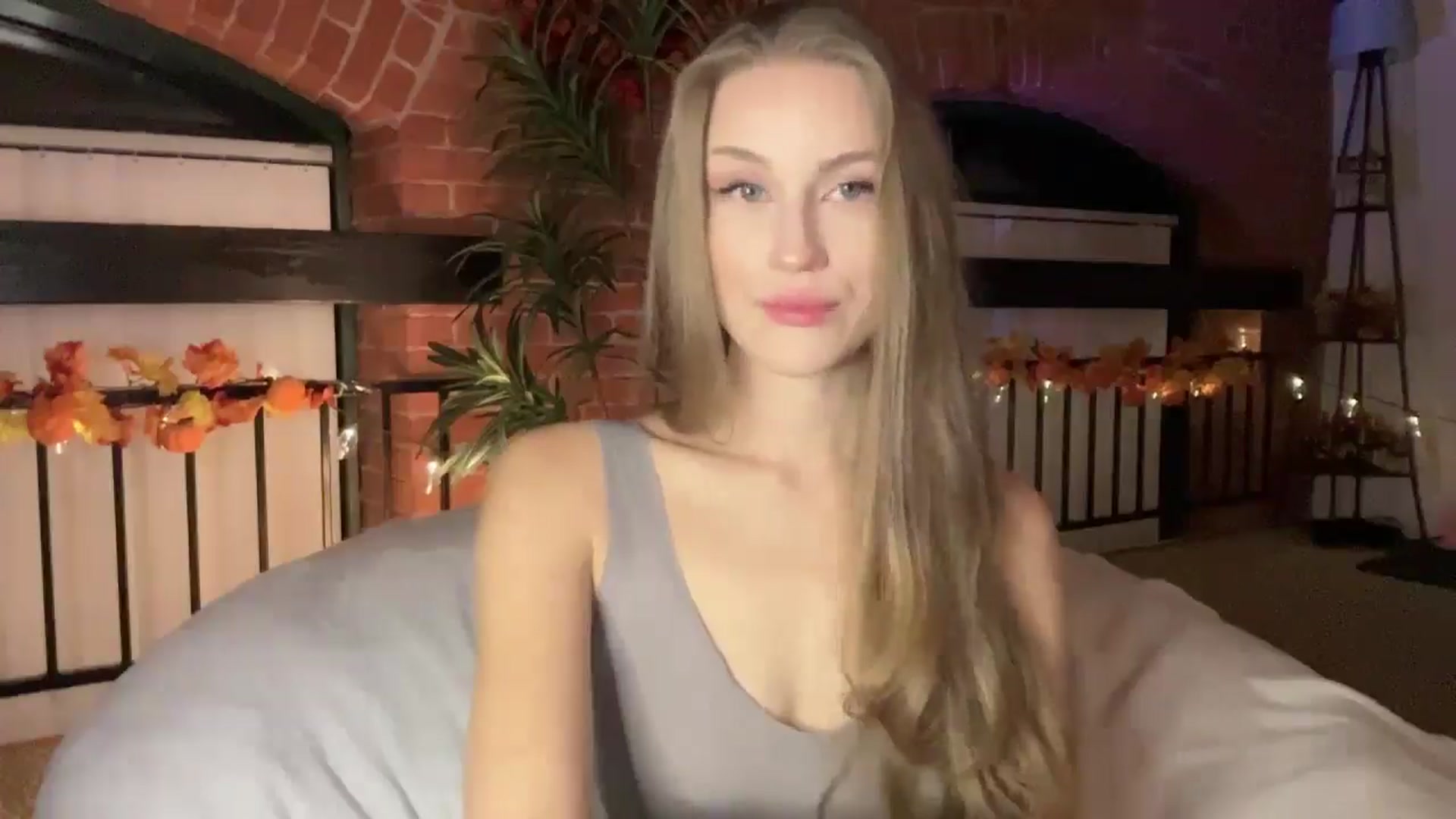 Gallery image thumbnail from Luna_Moore1's myfreecams stream on, 11/24/2024, 23:25 image 2 of 20