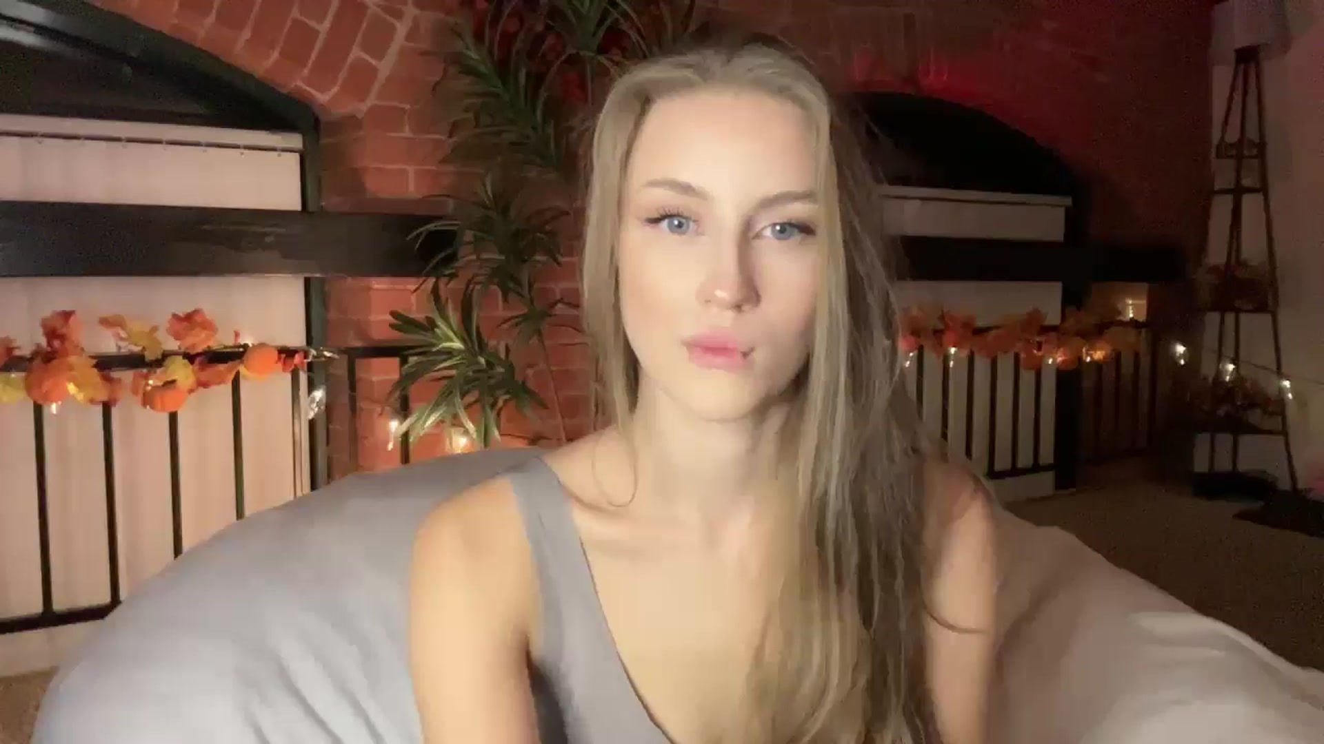 Gallery image thumbnail from Luna_Moore1's myfreecams stream on, 11/24/2024, 23:25 image 5 of 20