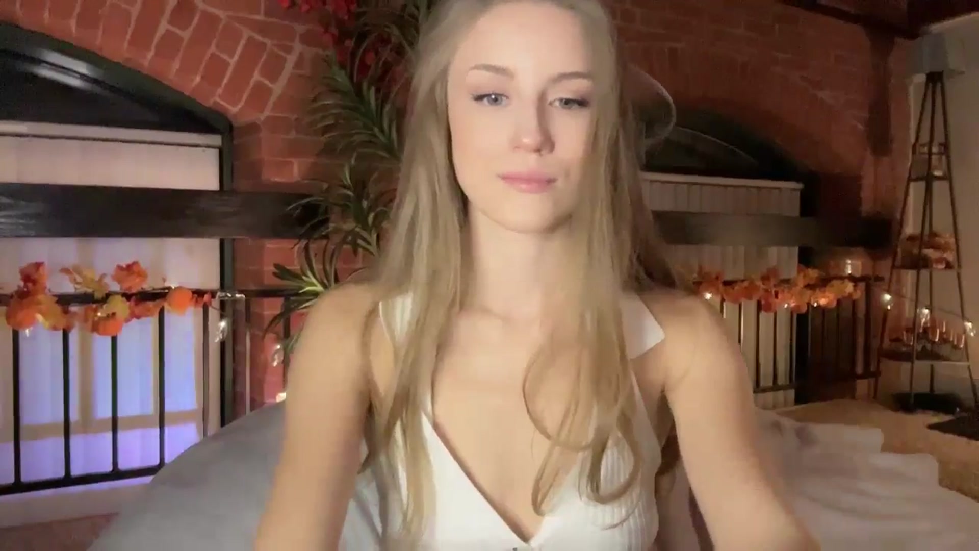 Gallery image thumbnail from Luna_Moore1's myfreecams stream on, 11/27/2024, 22:36 image 3 of 20