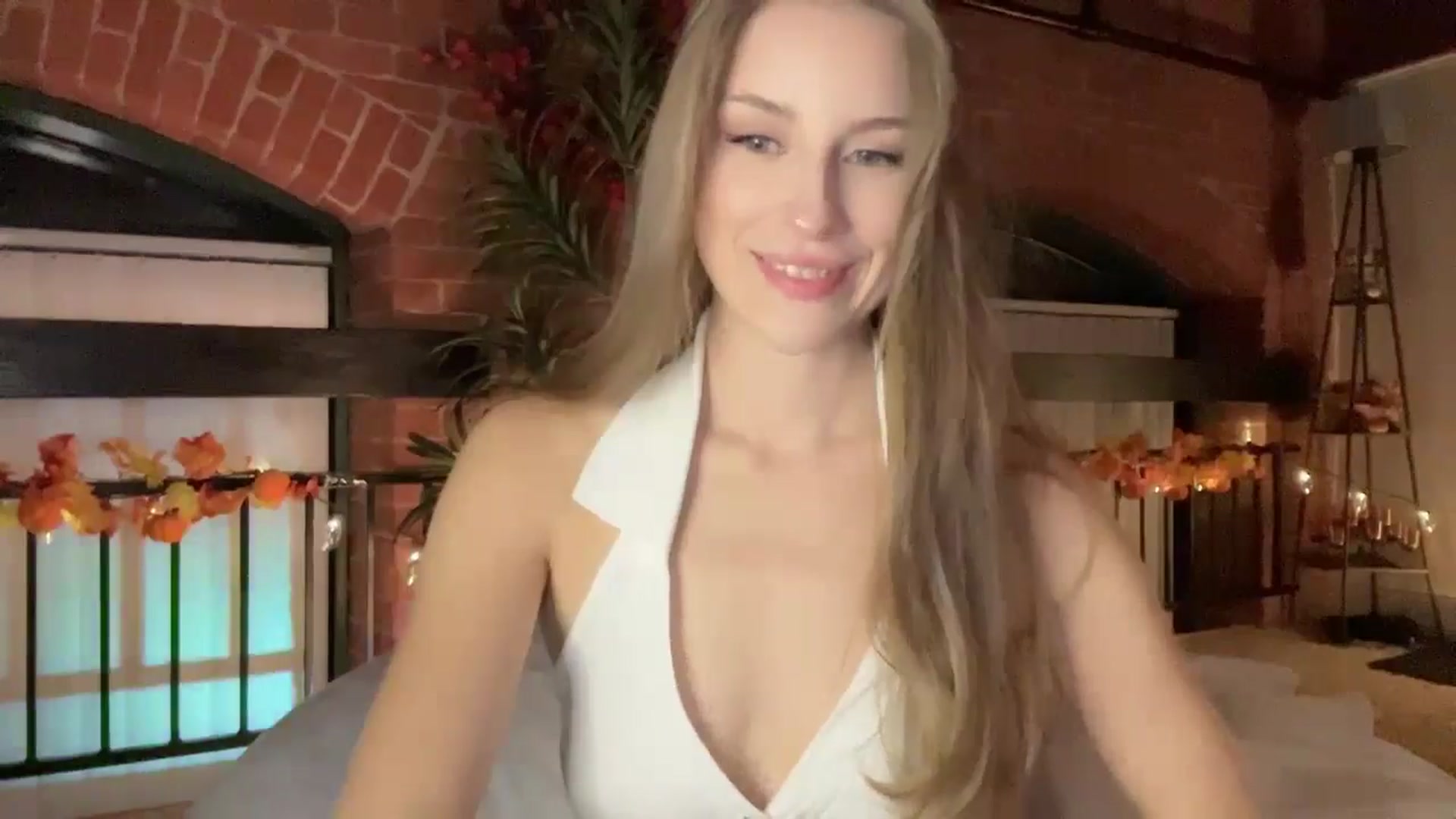 Gallery image thumbnail from Luna_Moore1's myfreecams stream on, 11/27/2024, 23:22 image 20 of 20