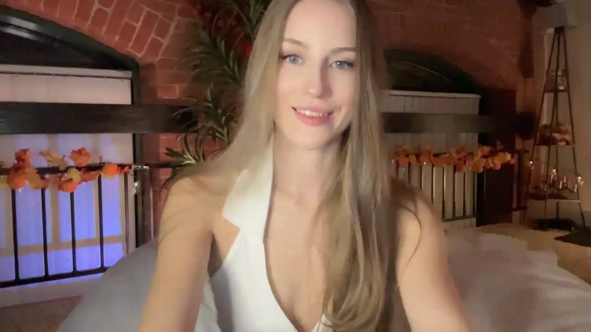 Gallery image thumbnail from Luna_Moore1's myfreecams stream on, 11/27/2024, 23:22 image 16 of 20
