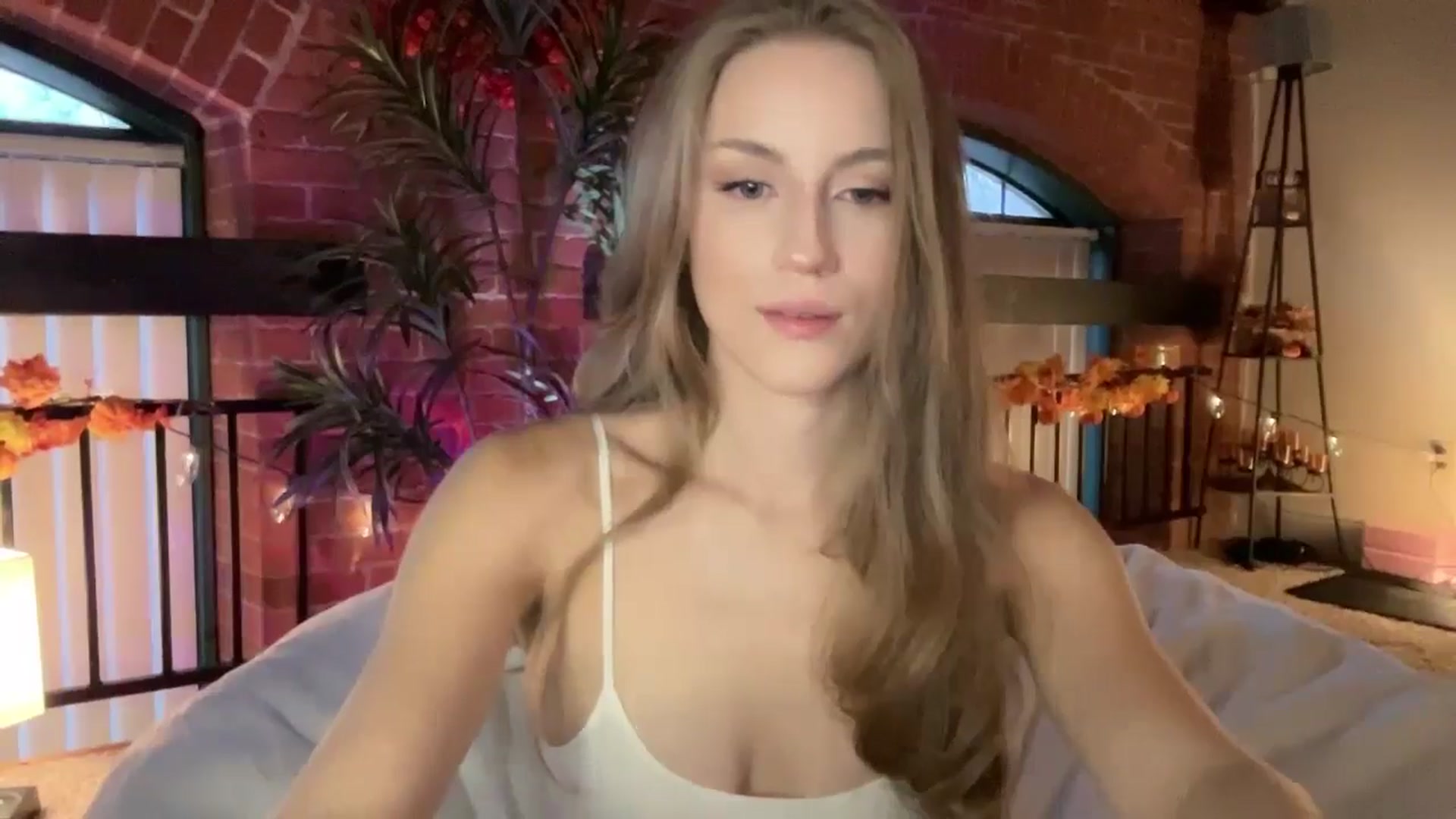 Gallery image thumbnail from Luna_Moore1's myfreecams stream on, 11/30/2024, 21:22 image 11 of 20
