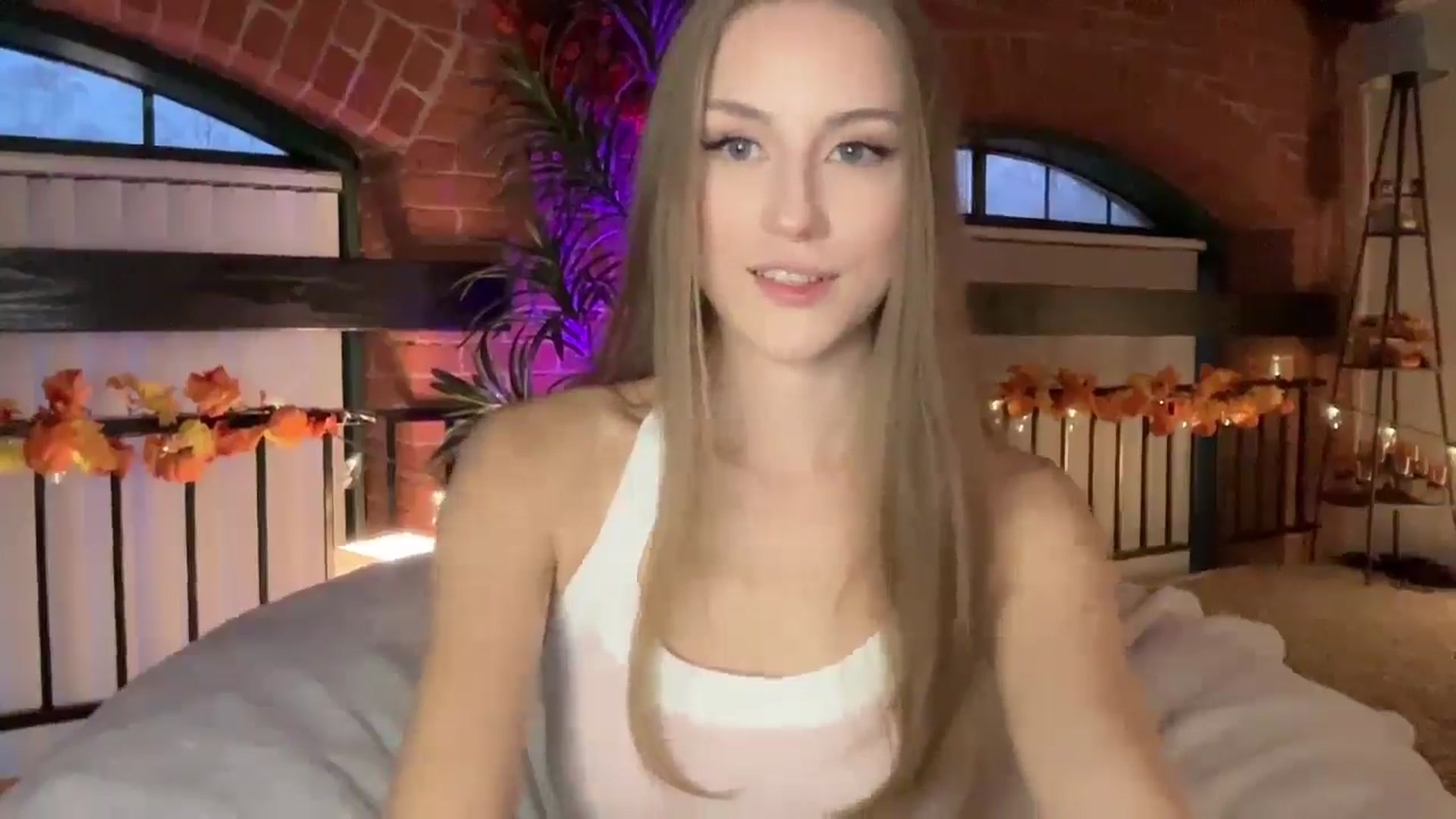 Gallery image thumbnail from Luna_Moore1's myfreecams stream on, 12/02/2024, 22:28 image 10 of 20