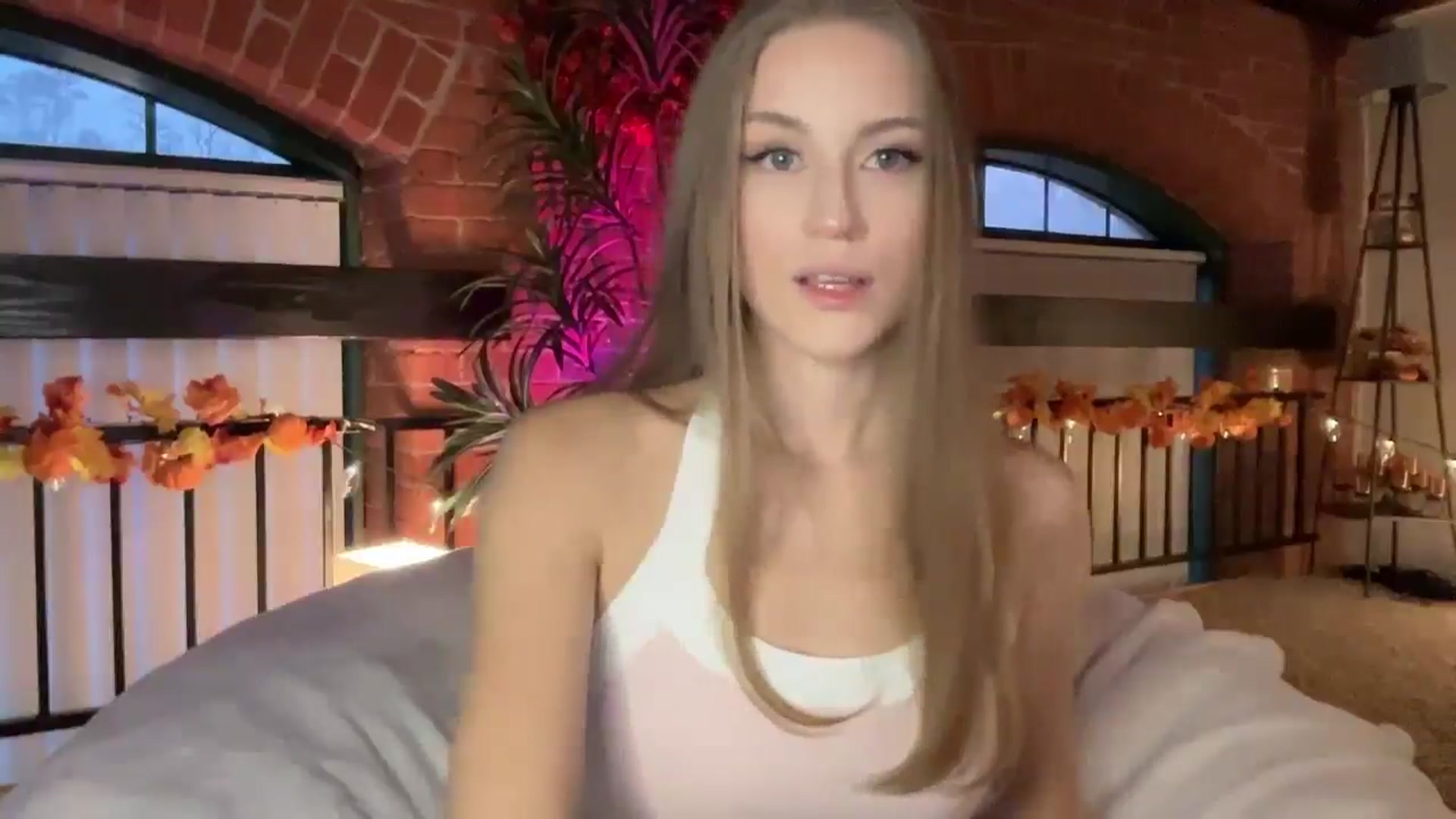 Gallery image thumbnail from Luna_Moore1's myfreecams stream on, 12/02/2024, 22:28 image 9 of 20