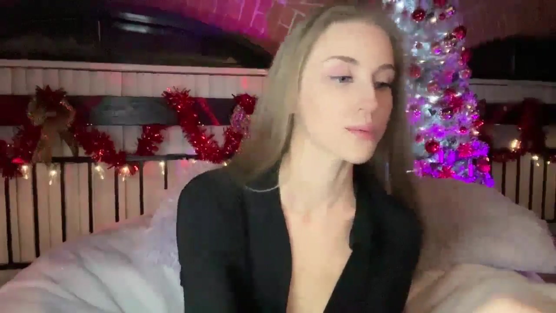 Gallery image thumbnail from Luna_Moore1's myfreecams stream on, 12/12/2024, 22:46 image 14 of 20