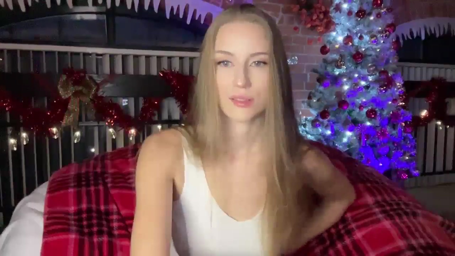 Gallery image thumbnail from Luna_Moore1's myfreecams stream on, 12/18/2024, 21:56 image 18 of 20