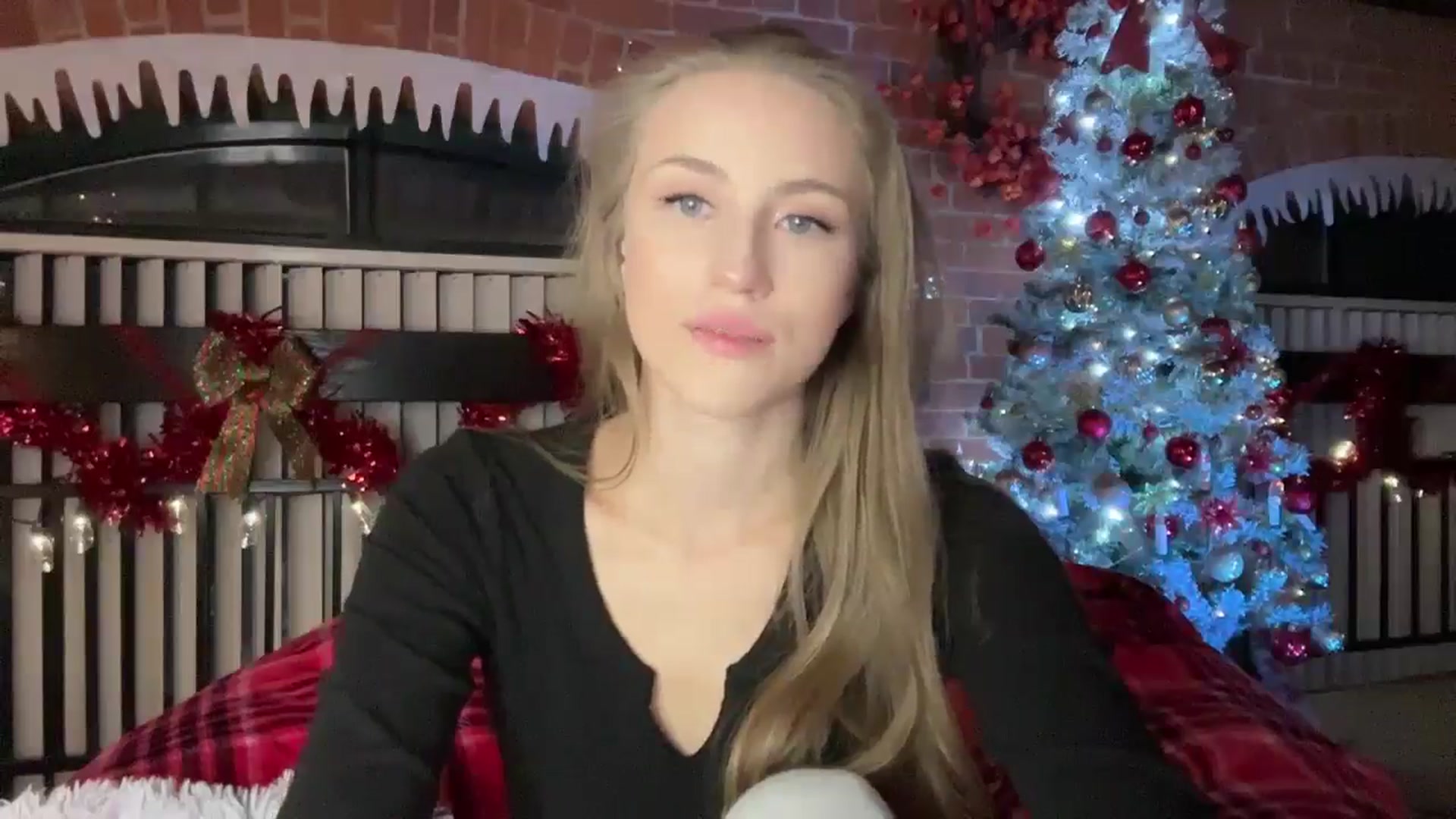 Gallery image thumbnail from Luna_Moore1's myfreecams stream on, 12/20/2024, 22:38 image 4 of 20