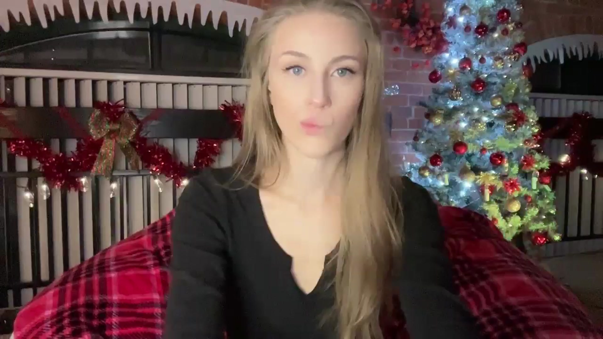 Gallery image thumbnail from Luna_Moore1's myfreecams stream on, 12/20/2024, 22:38 image 15 of 20
