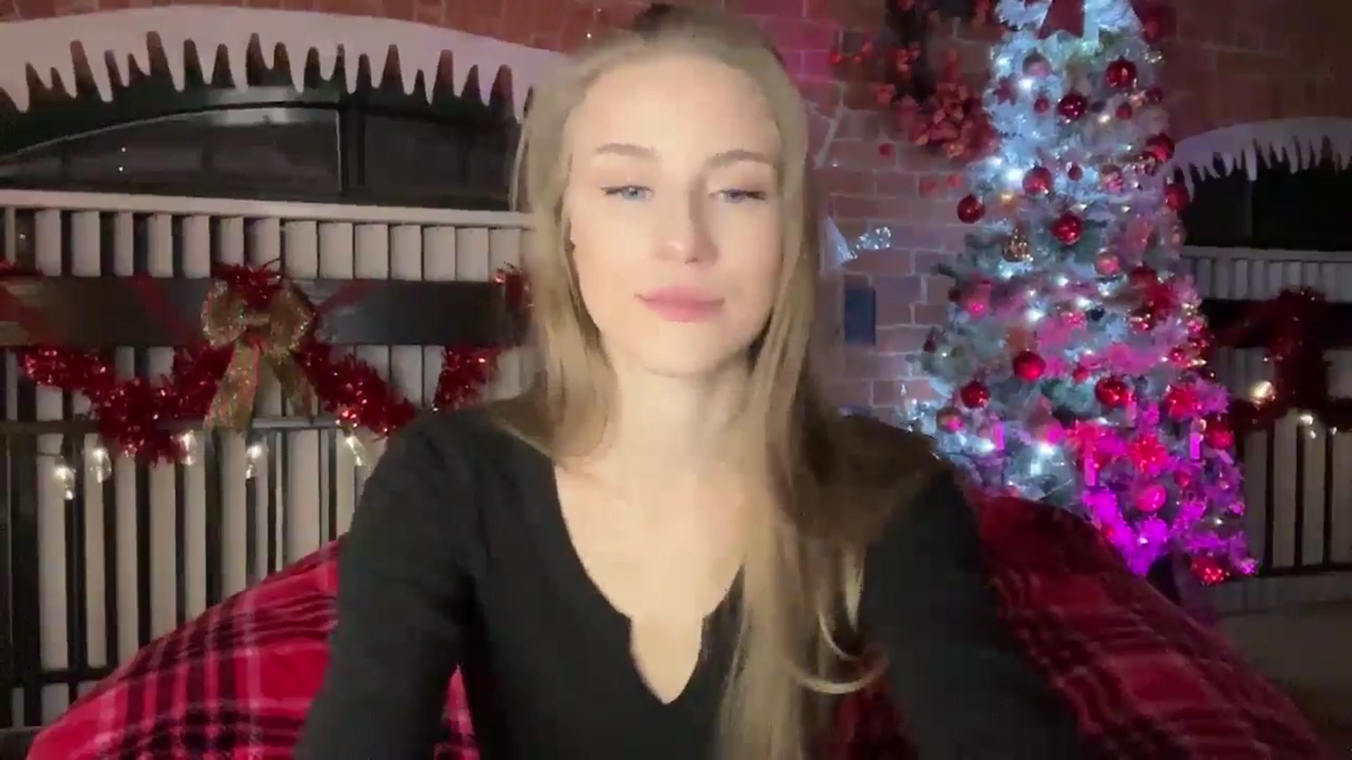 Gallery image thumbnail from Luna_Moore1's myfreecams stream on, 12/20/2024, 22:38 image 11 of 20