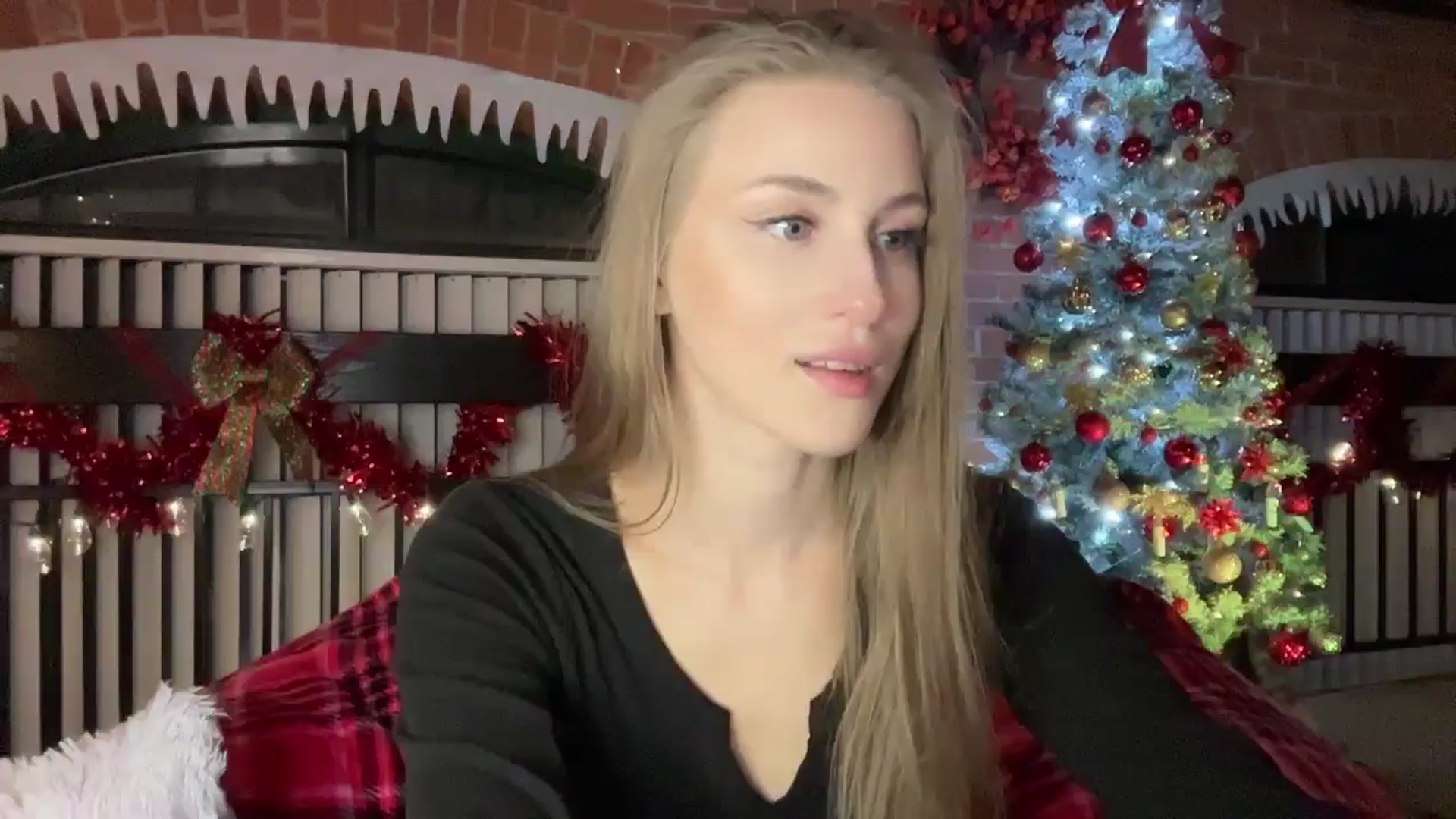Gallery image thumbnail from Luna_Moore1's myfreecams stream on, 12/20/2024, 22:38 image 9 of 20