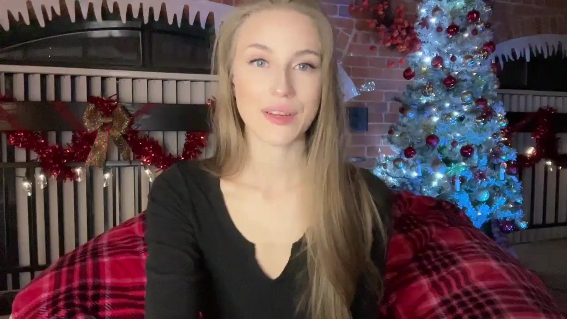 Gallery image thumbnail from Luna_Moore1's myfreecams stream on, 12/20/2024, 22:38 image 13 of 20