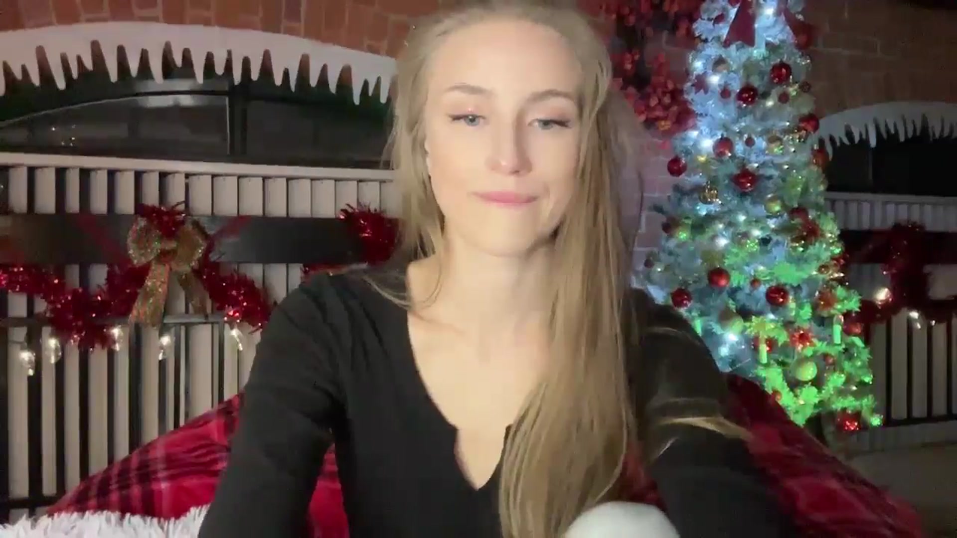 Gallery image thumbnail from Luna_Moore1's myfreecams stream on, 12/20/2024, 22:38 image 3 of 20