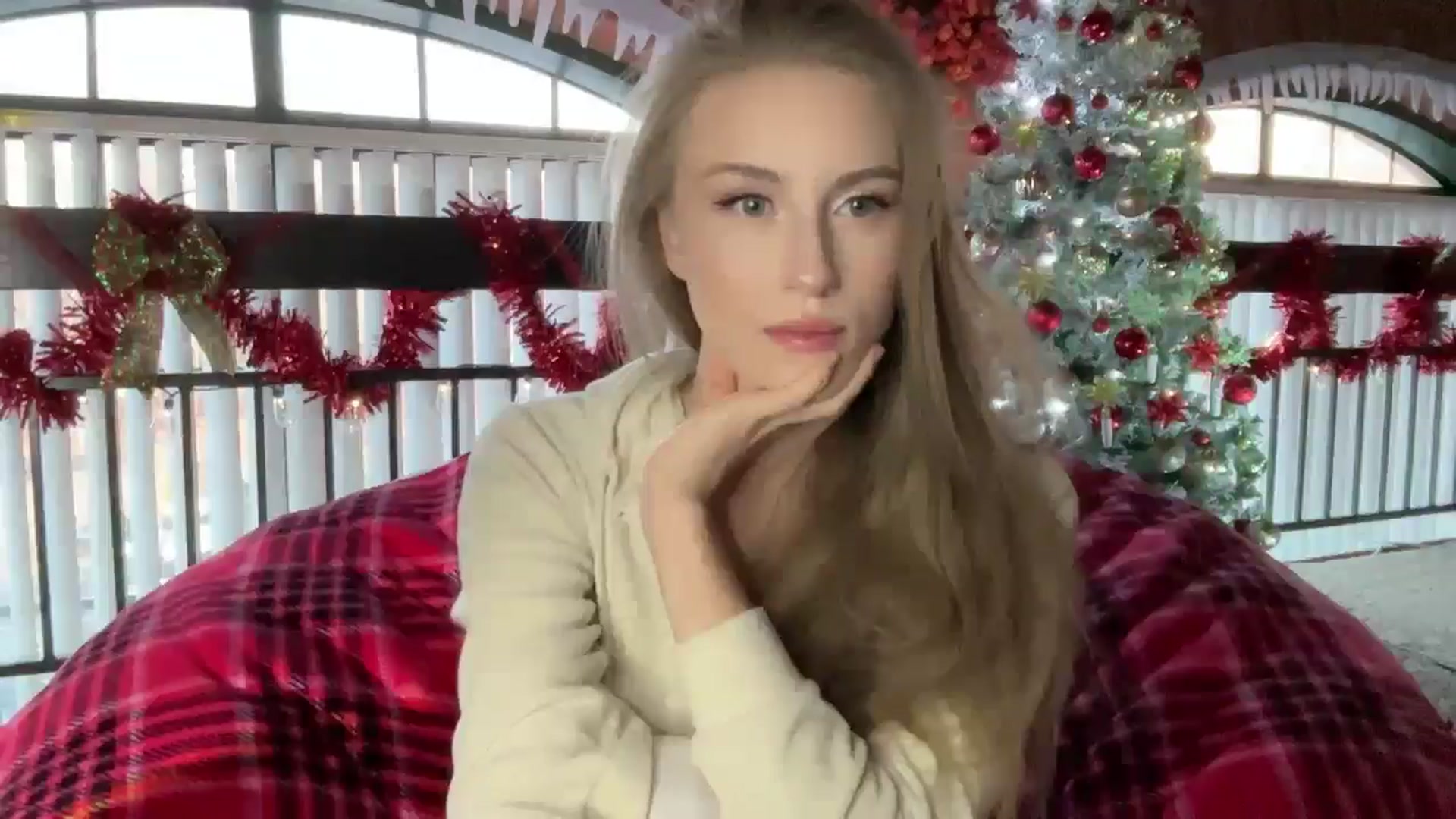 Gallery image thumbnail from Luna_Moore1's myfreecams stream on, 12/23/2024, 21:48 image 4 of 20