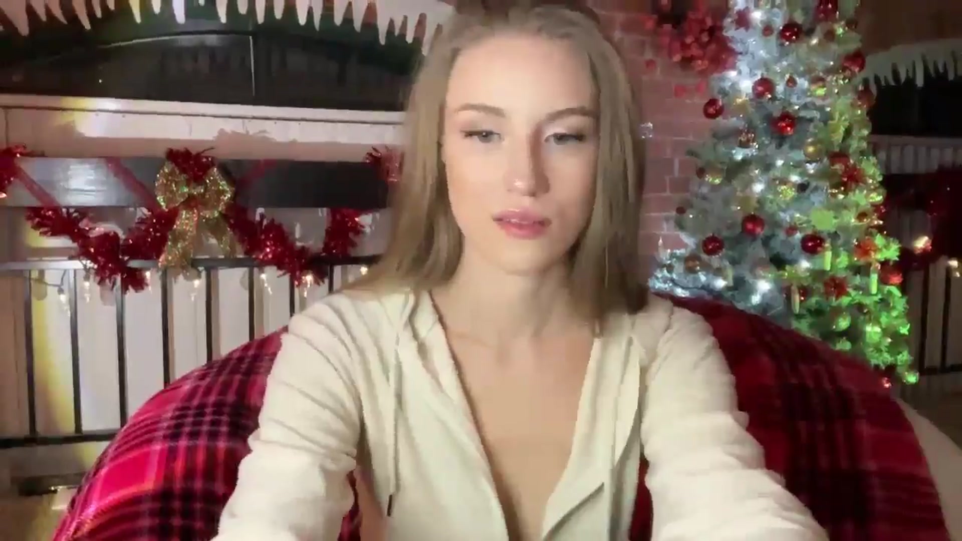 Gallery image thumbnail from Luna_Moore1's myfreecams stream on, 12/23/2024, 22:16 image 13 of 20