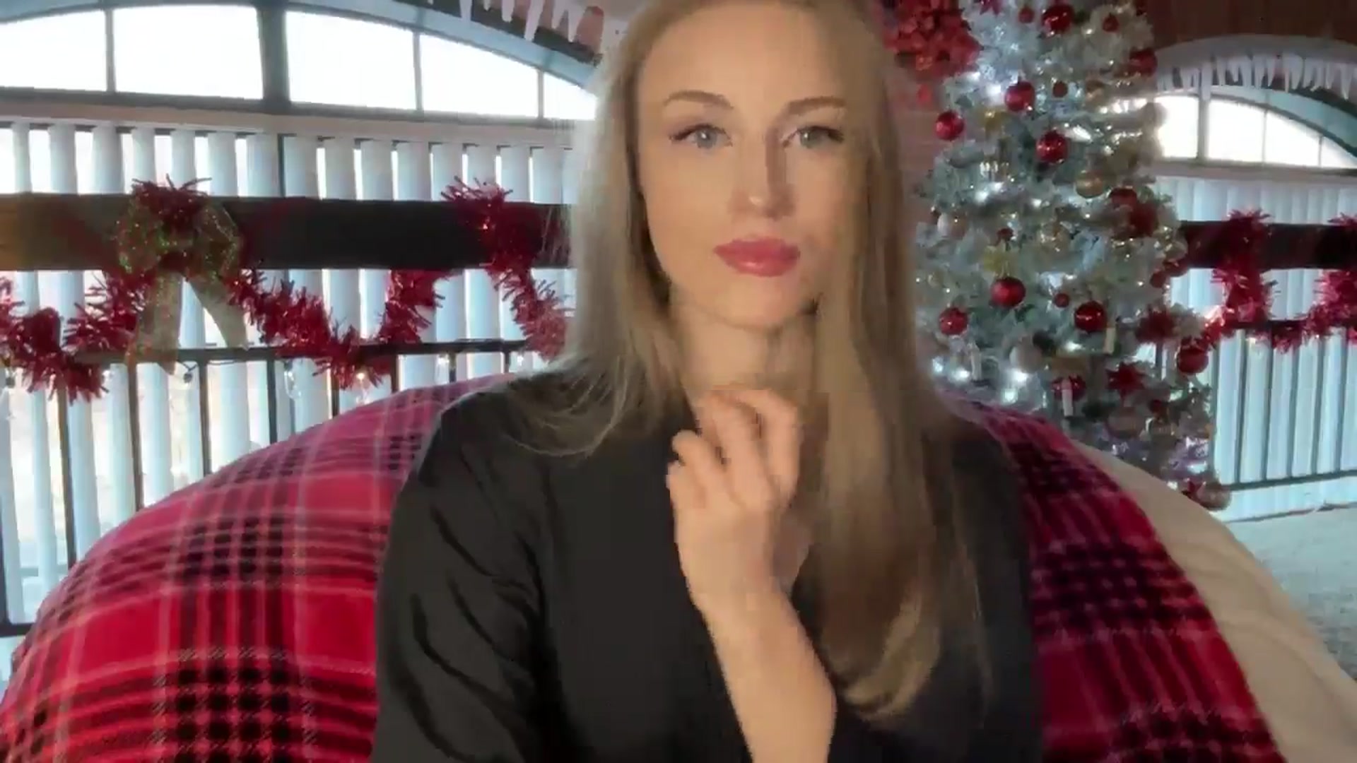 Gallery image thumbnail from Luna_Moore1's myfreecams stream on, 12/25/2024, 21:26 image 2 of 20