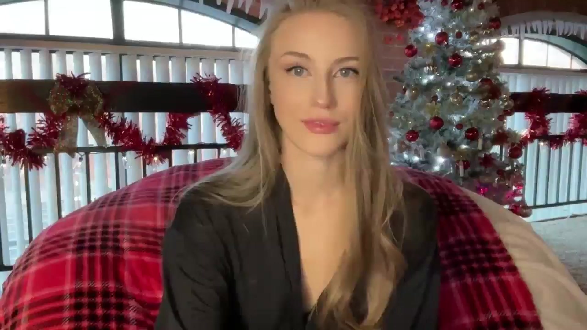 Gallery image thumbnail from Luna_Moore1's myfreecams stream on, 12/25/2024, 21:26 image 8 of 20