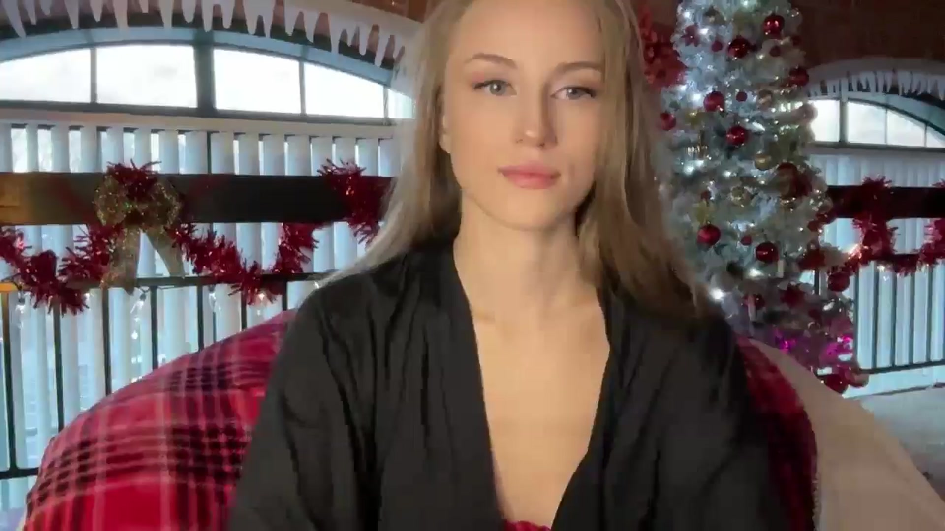 Gallery image thumbnail from Luna_Moore1's myfreecams stream on, 12/25/2024, 21:26 image 13 of 20