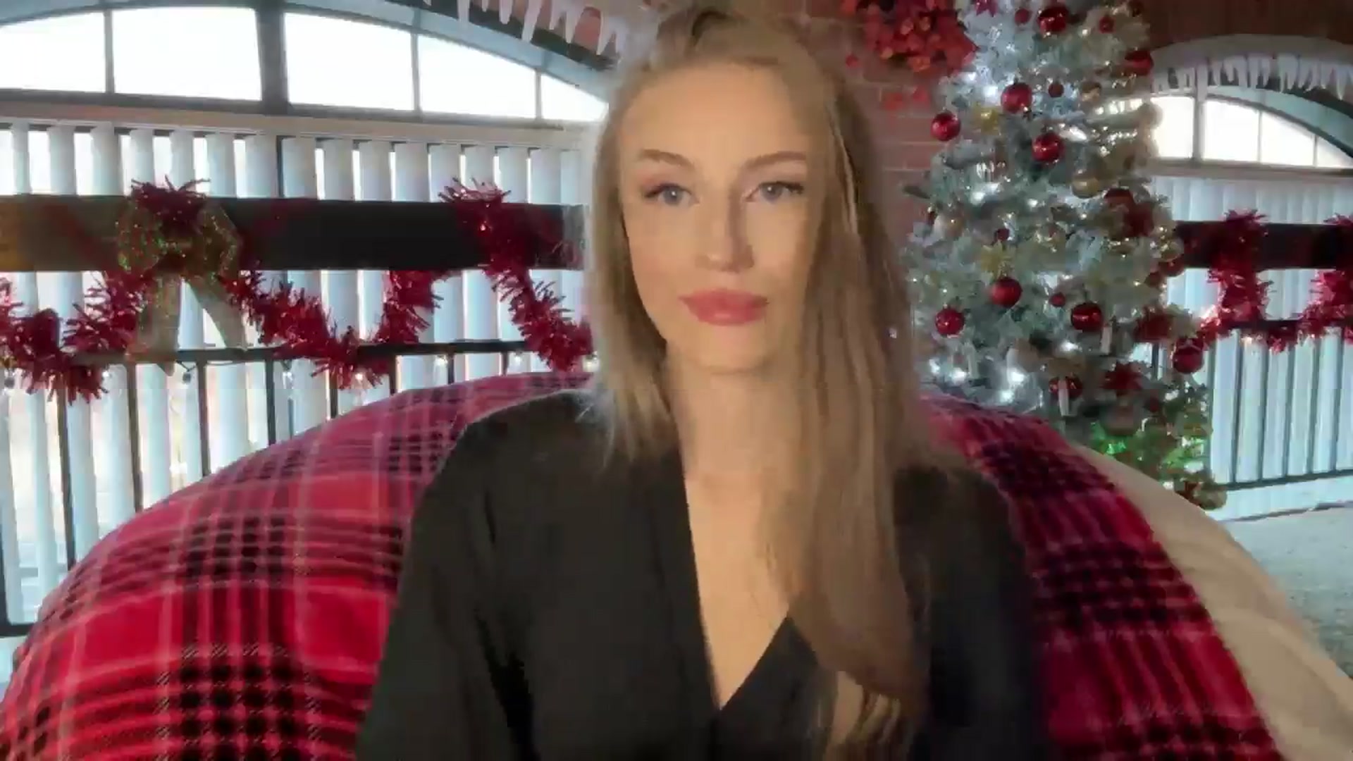 Gallery image thumbnail from Luna_Moore1's myfreecams stream on, 12/25/2024, 21:26 image 4 of 20