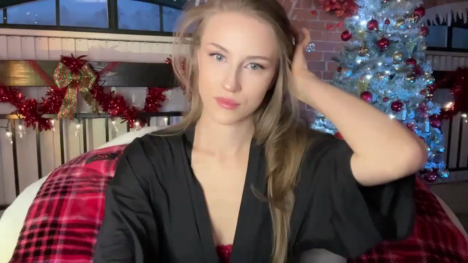 Gallery image thumbnail from Luna_Moore1's myfreecams stream on, 12/25/2024, 22:28 image 1 of 20