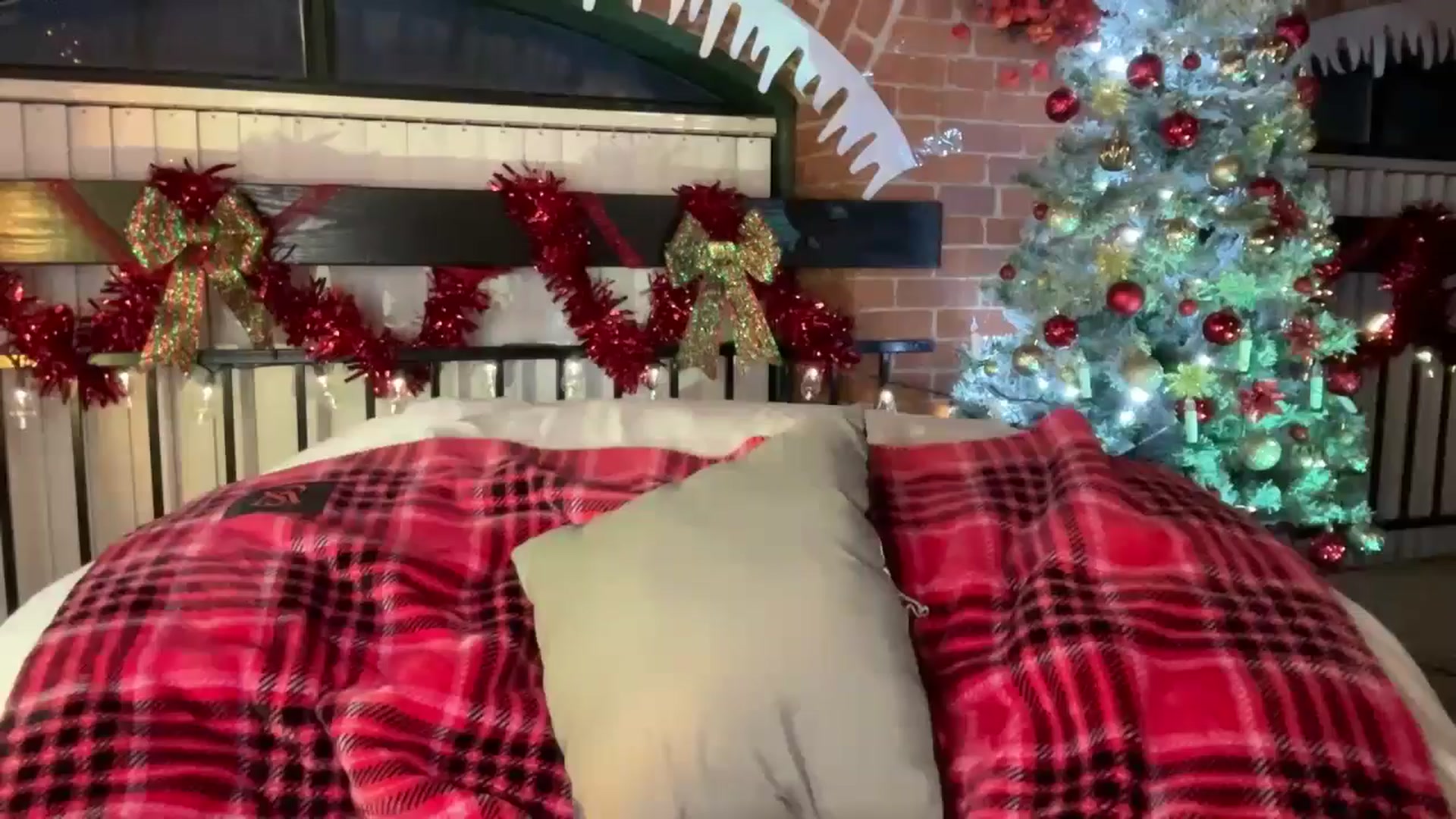 Gallery image thumbnail from Luna_Moore1's myfreecams stream on, 12/25/2024, 22:28 image 7 of 20