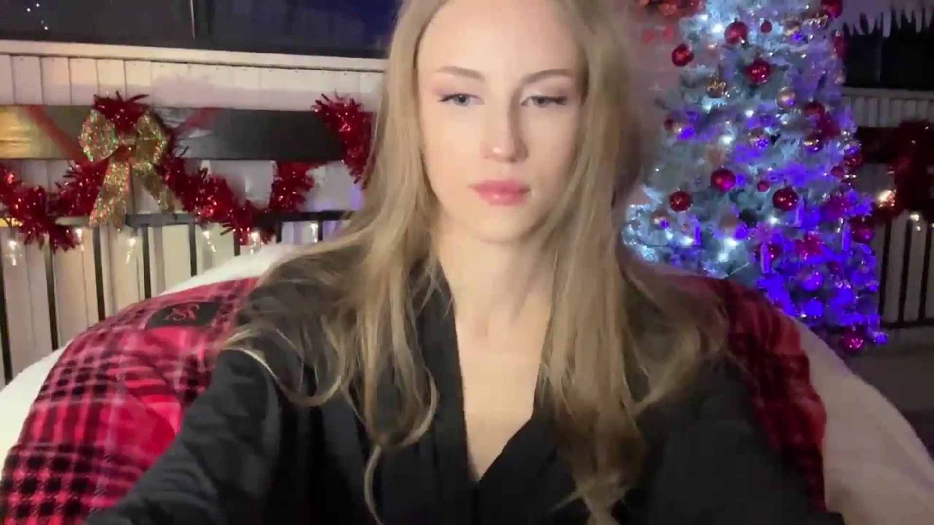 Gallery image thumbnail from Luna_Moore1's myfreecams stream on, 12/25/2024, 22:28 image 8 of 20