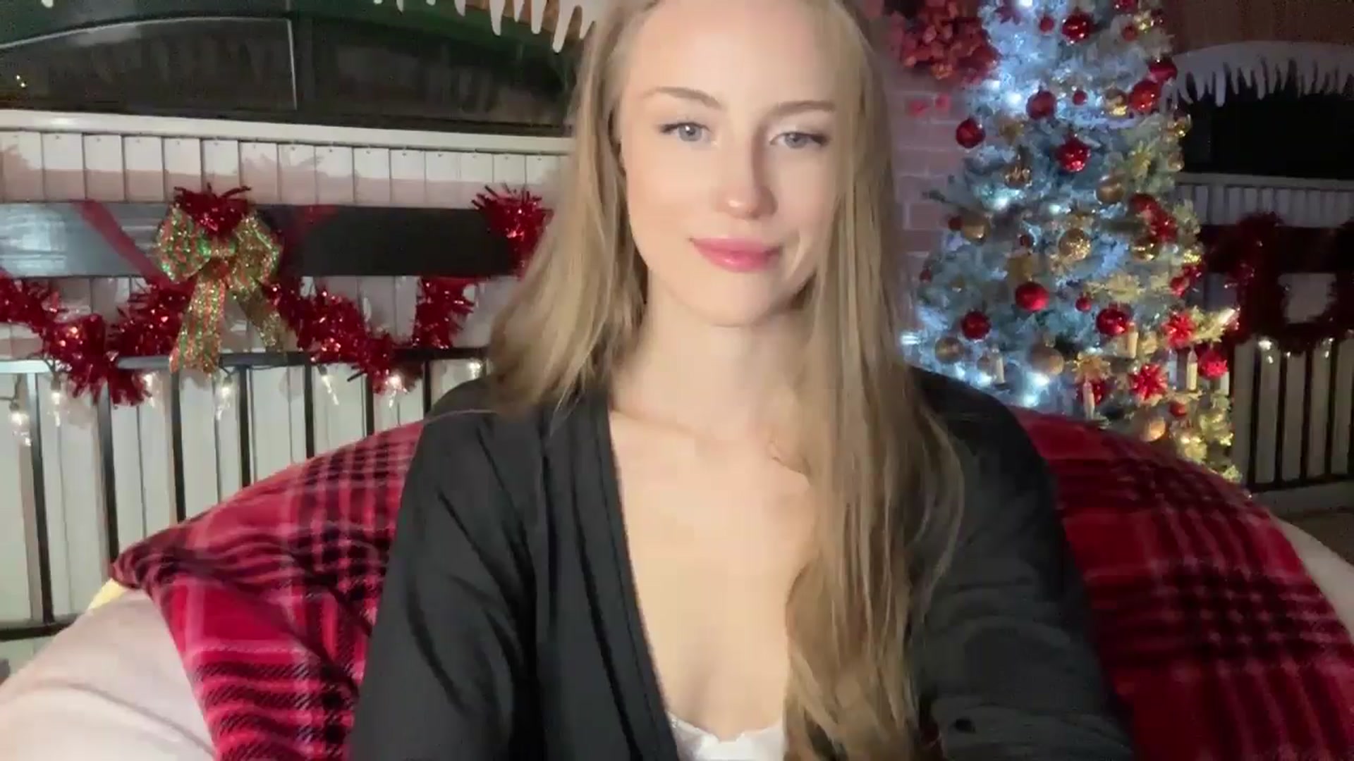 Gallery image thumbnail from Luna_Moore1's myfreecams stream on, 12/29/2024, 24:04 image 11 of 20