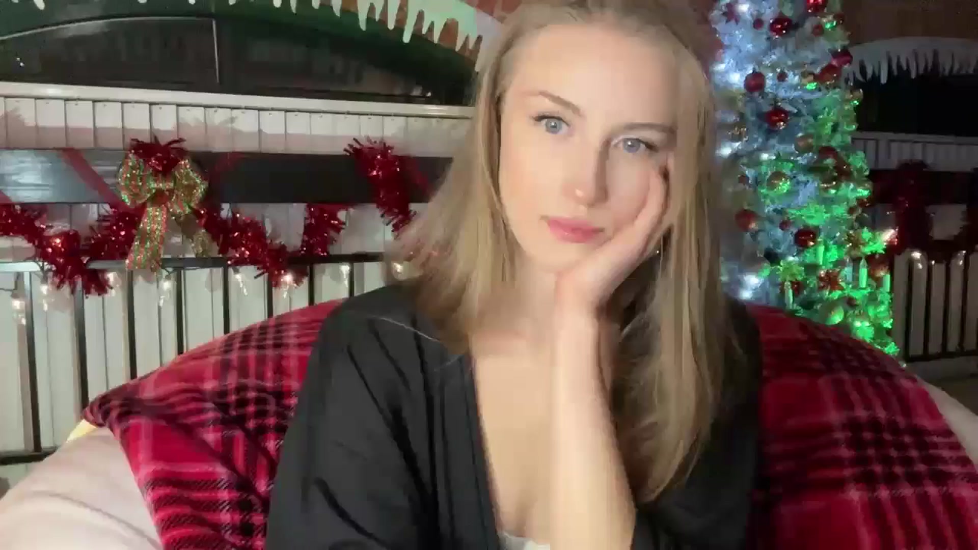 Gallery image thumbnail from Luna_Moore1's myfreecams stream on, 12/29/2024, 24:04 image 12 of 20